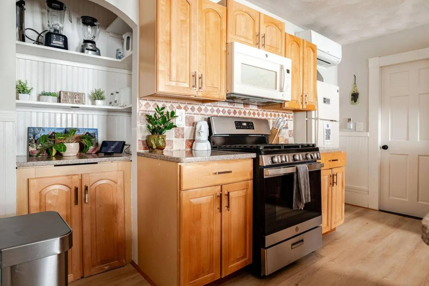 NEW! Family-Friendly Getaway -1 Mi to Dtwn Salem w Roof Deck & Tiki Bar