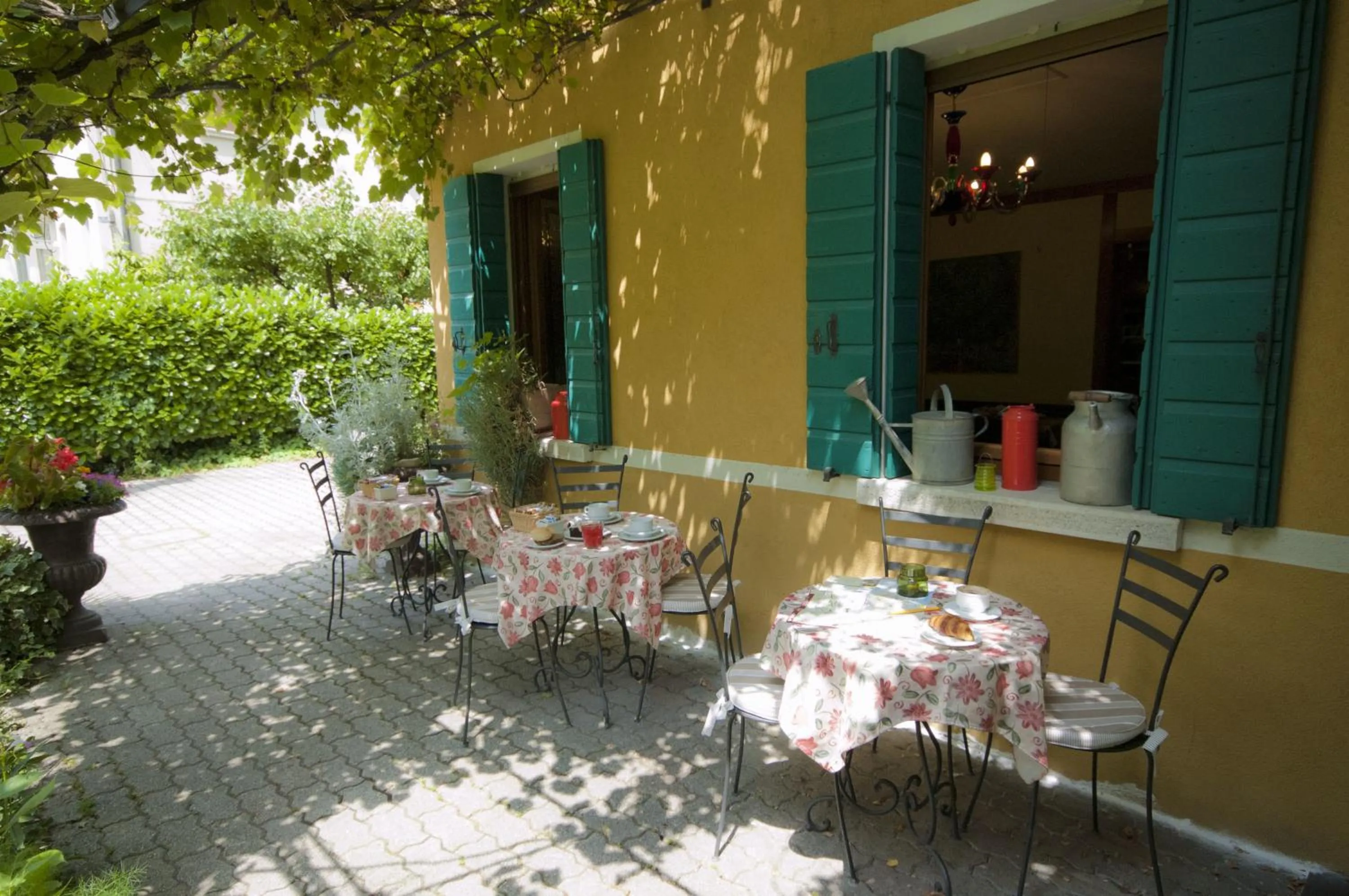 Patio in Antica Villa Graziella Venice - Atika & Atif