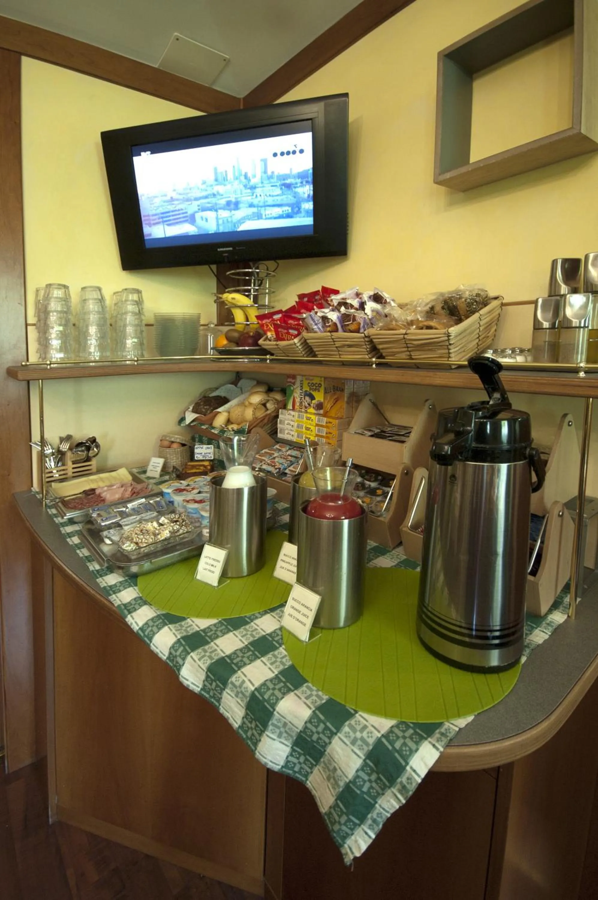 Buffet breakfast in Antica Villa Graziella Venice - Atika & Atif