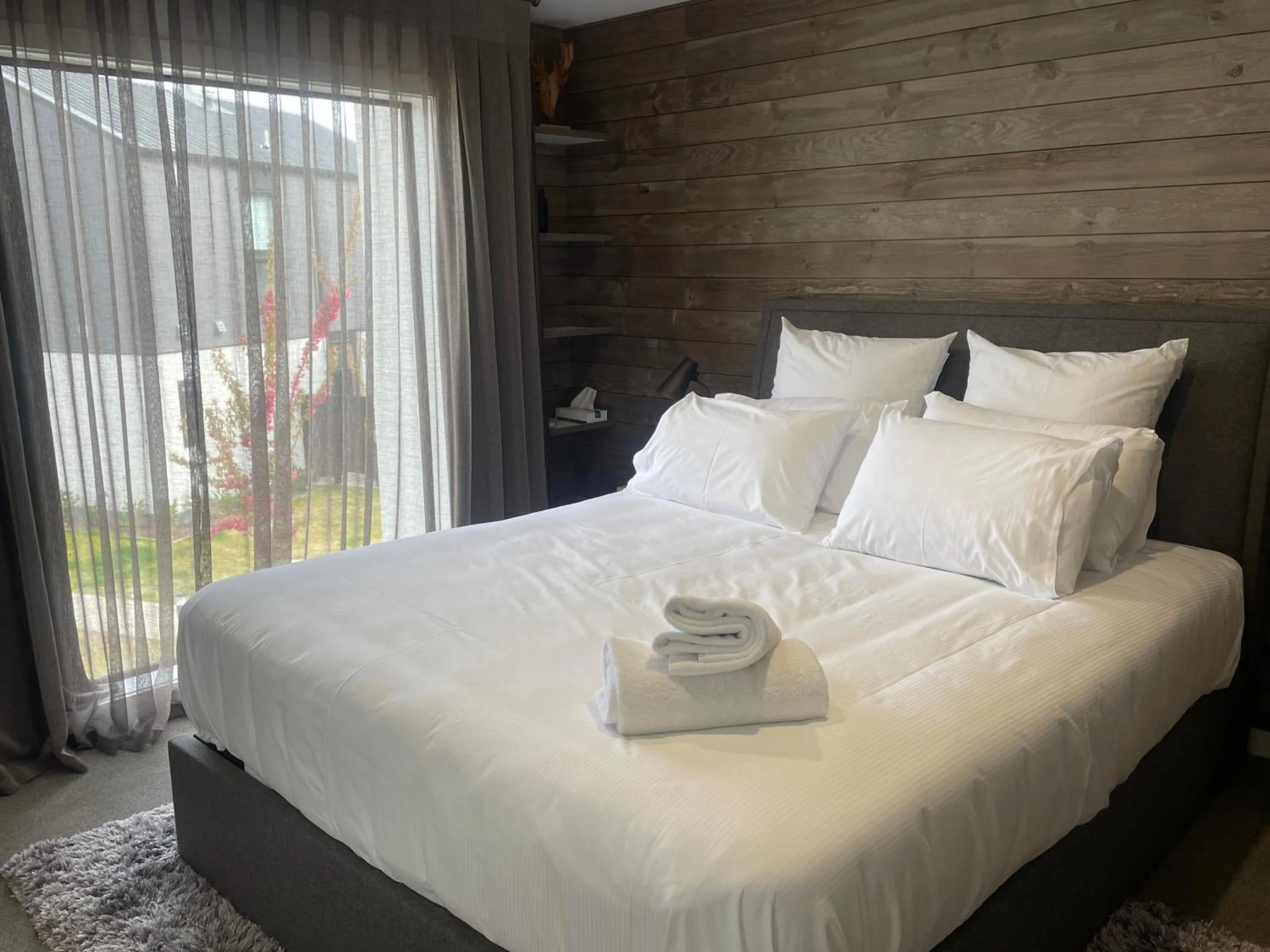 Bedroom, Bed in Alpine Junction Townhouse Apartments, Lodge & Hotel