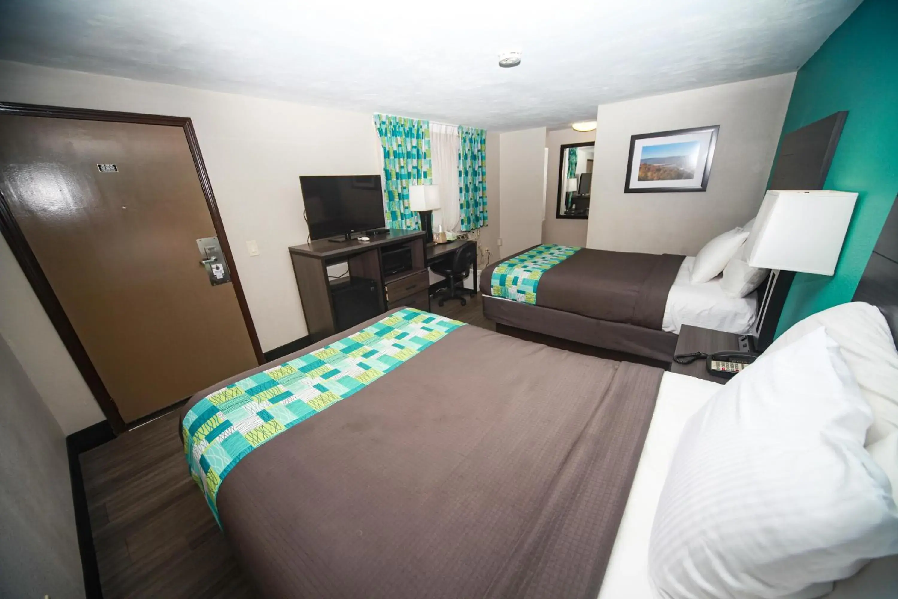 Photo of the whole room, Bed in Relax Inn Bradford Photo of the whole room, Bed in Relax Inn Bradford