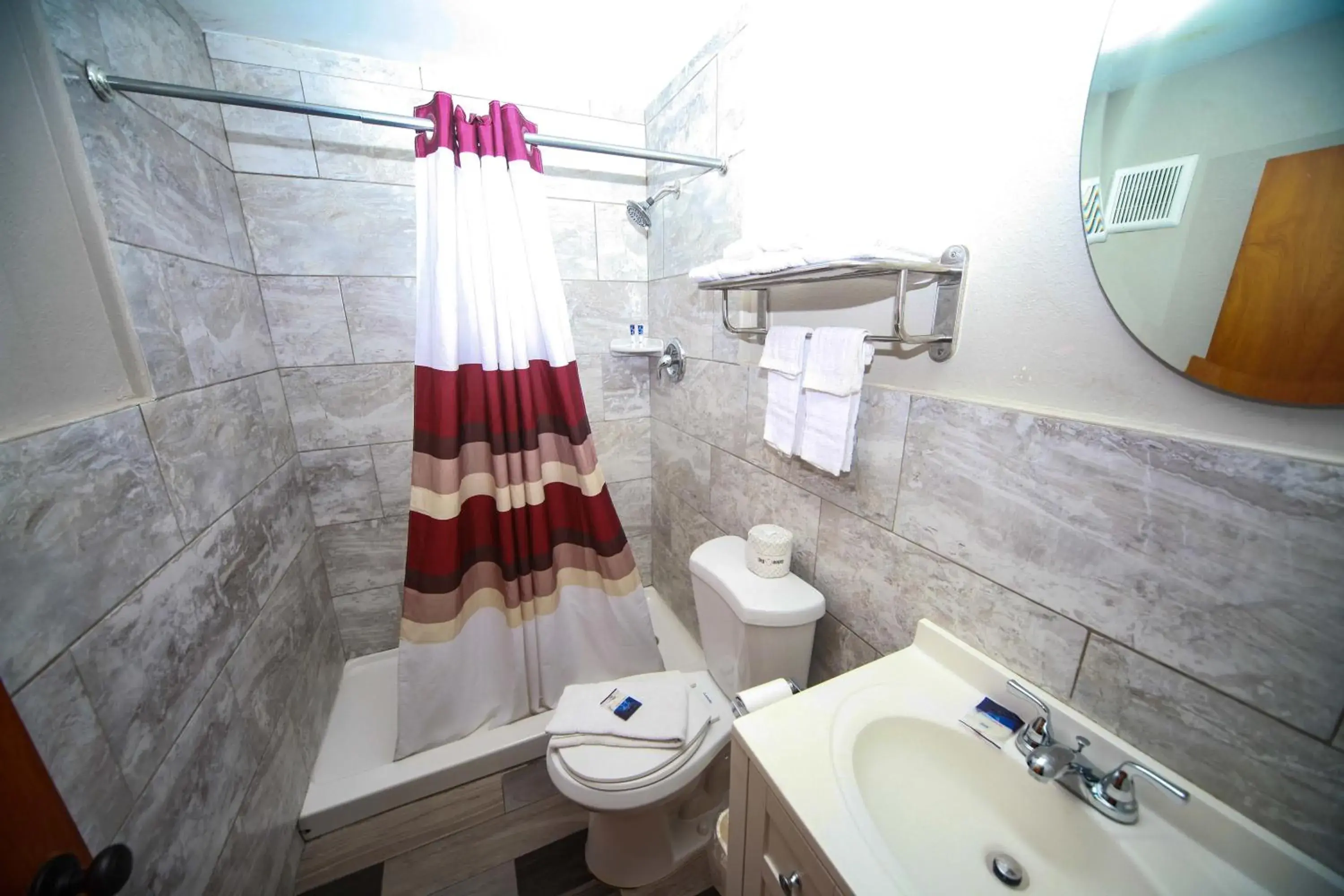 Bathroom in Relax Inn Bradford Bathroom in Relax Inn Bradford