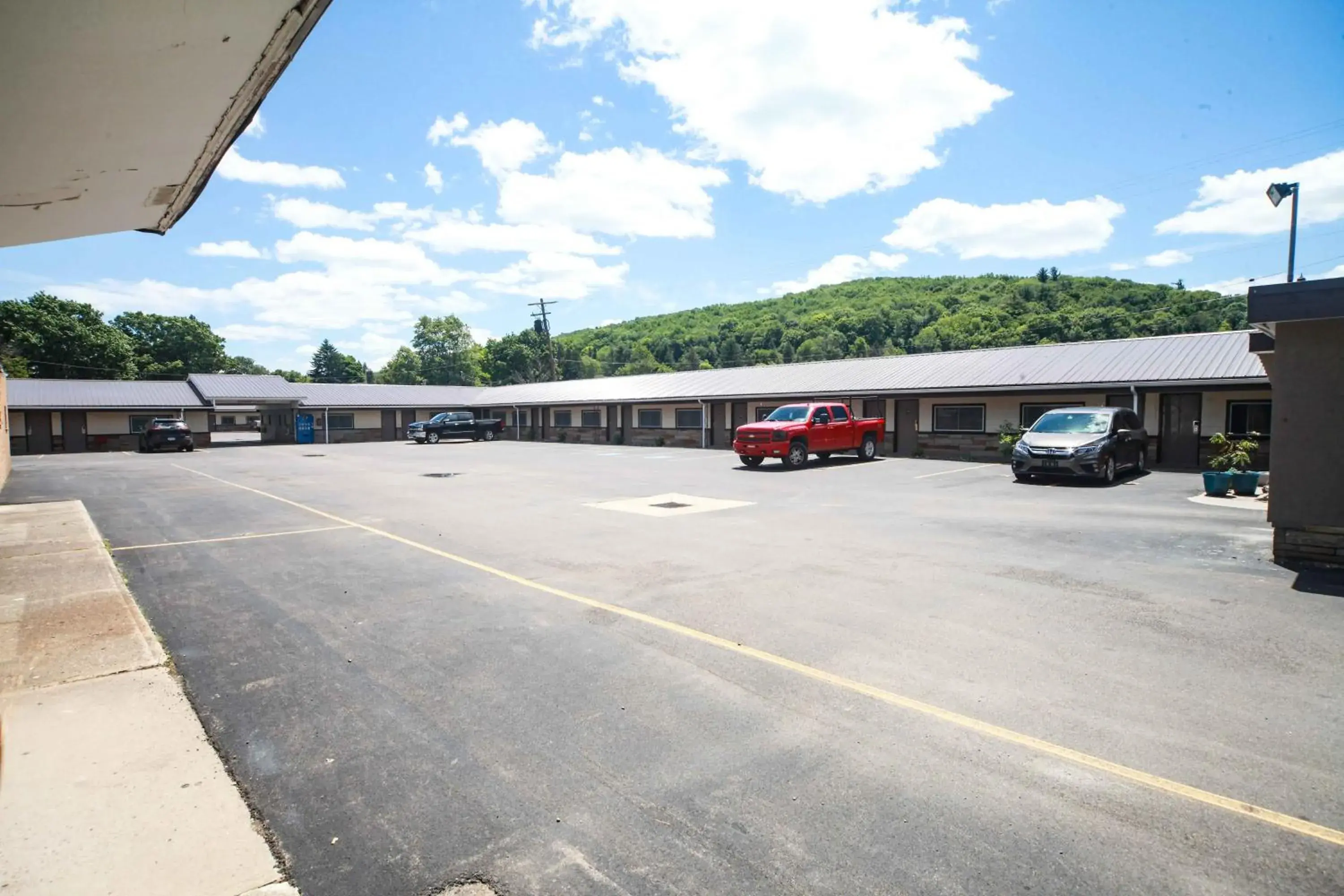 Property building in Relax Inn Bradford Property building in Relax Inn Bradford