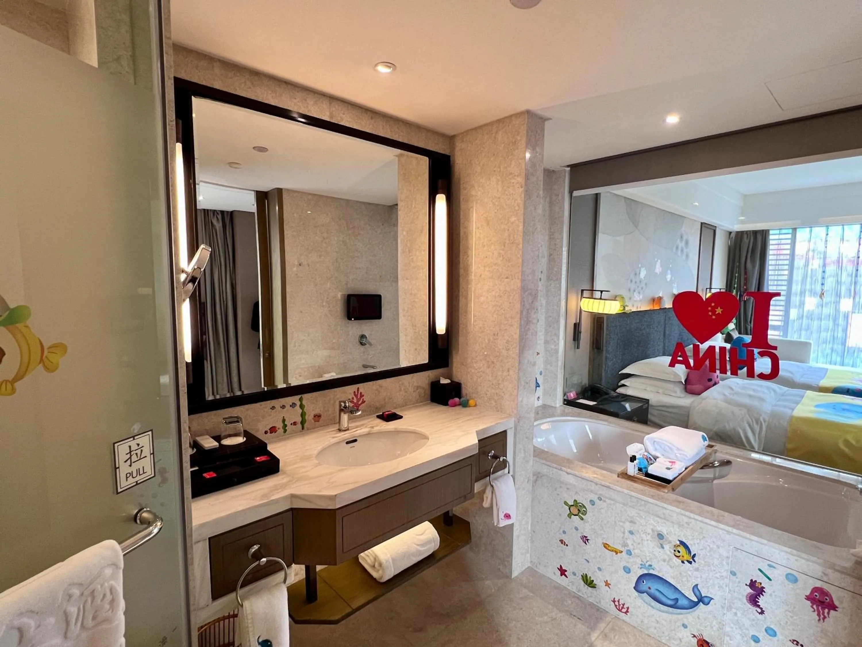 Bathroom, Bed in Yue Yang Hotel