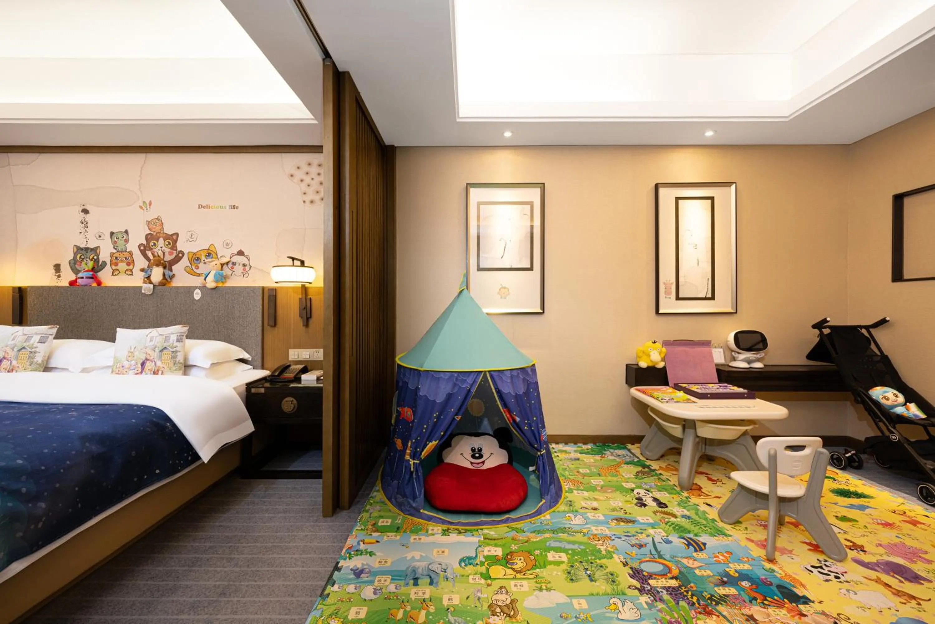 Bed in Yue Yang Hotel