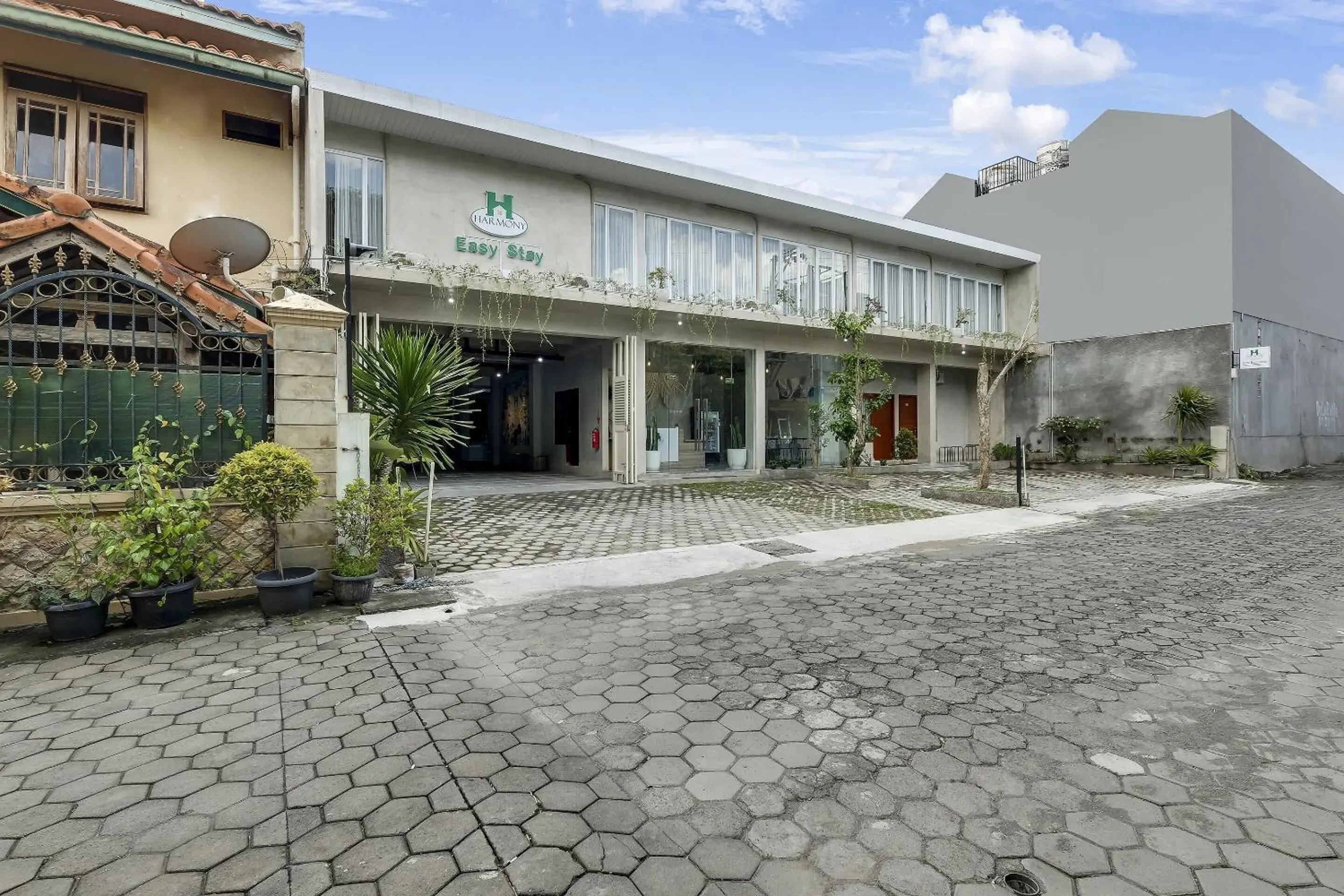 Facade/entrance in Capital O 90983 Harmony Easy Stay Facade/entrance in Capital O 90983 Harmony Easy Stay