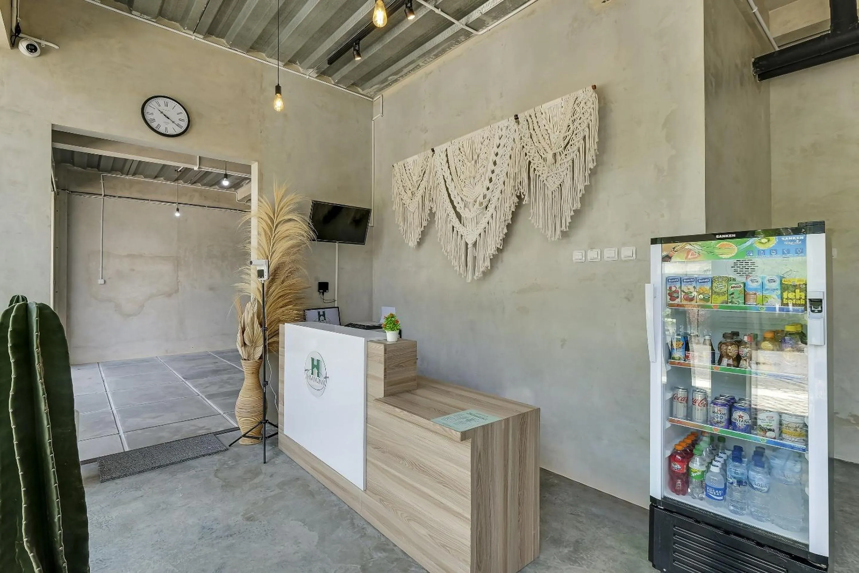 Lobby or reception in Capital O 90983 Harmony Easy Stay