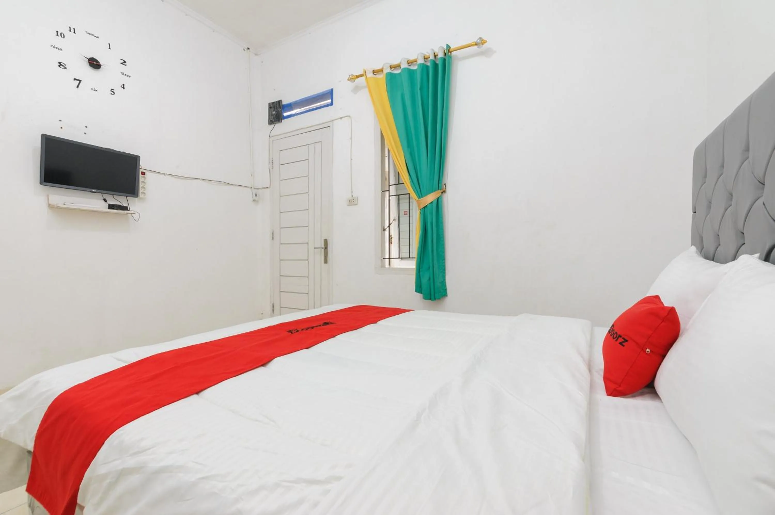 Bed in RedDoorz Syariah near Institut Darmajaya Lampung