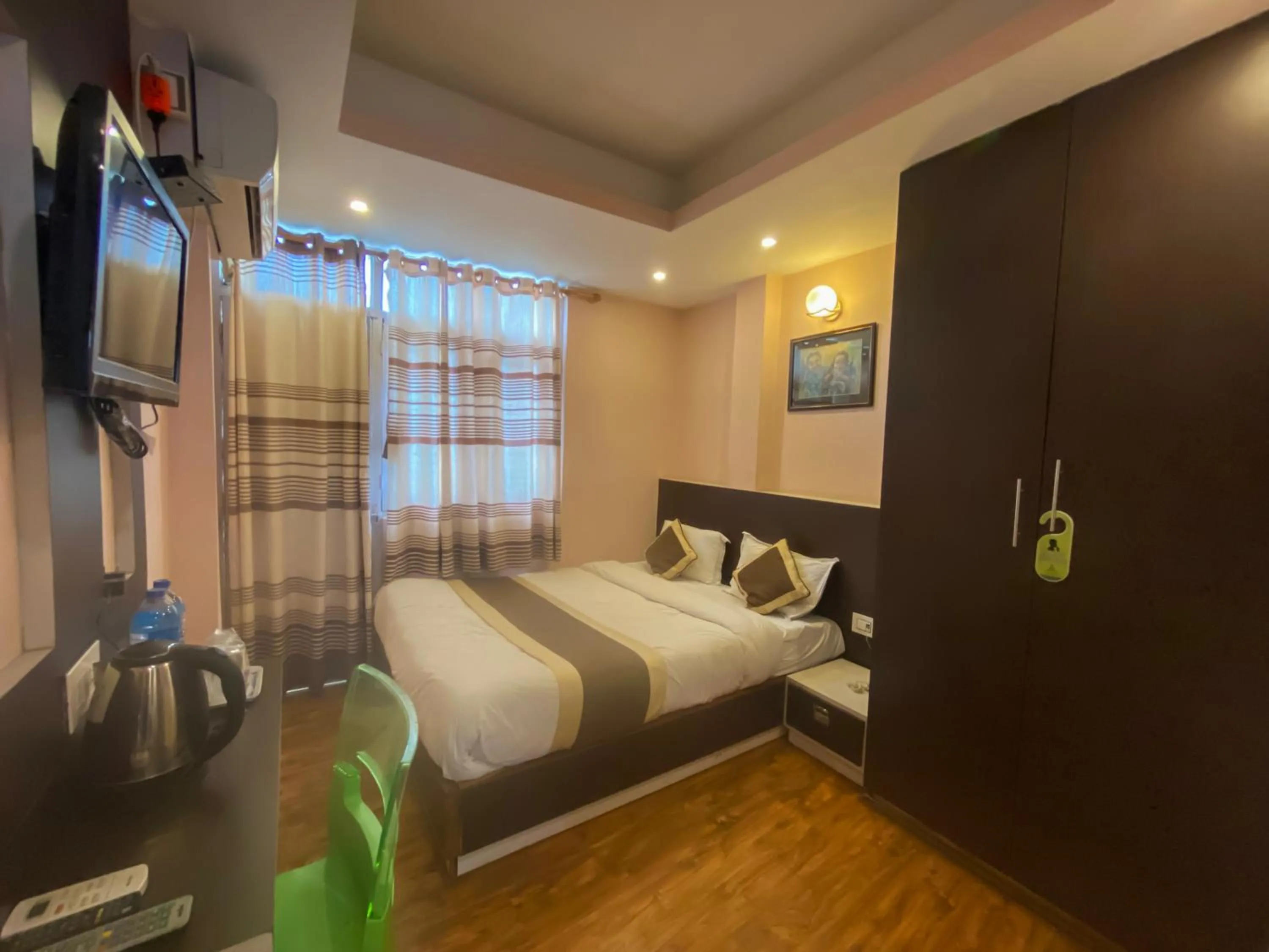 Bedroom, Bed in Lemon Tree Hotel Pvt. Ltd