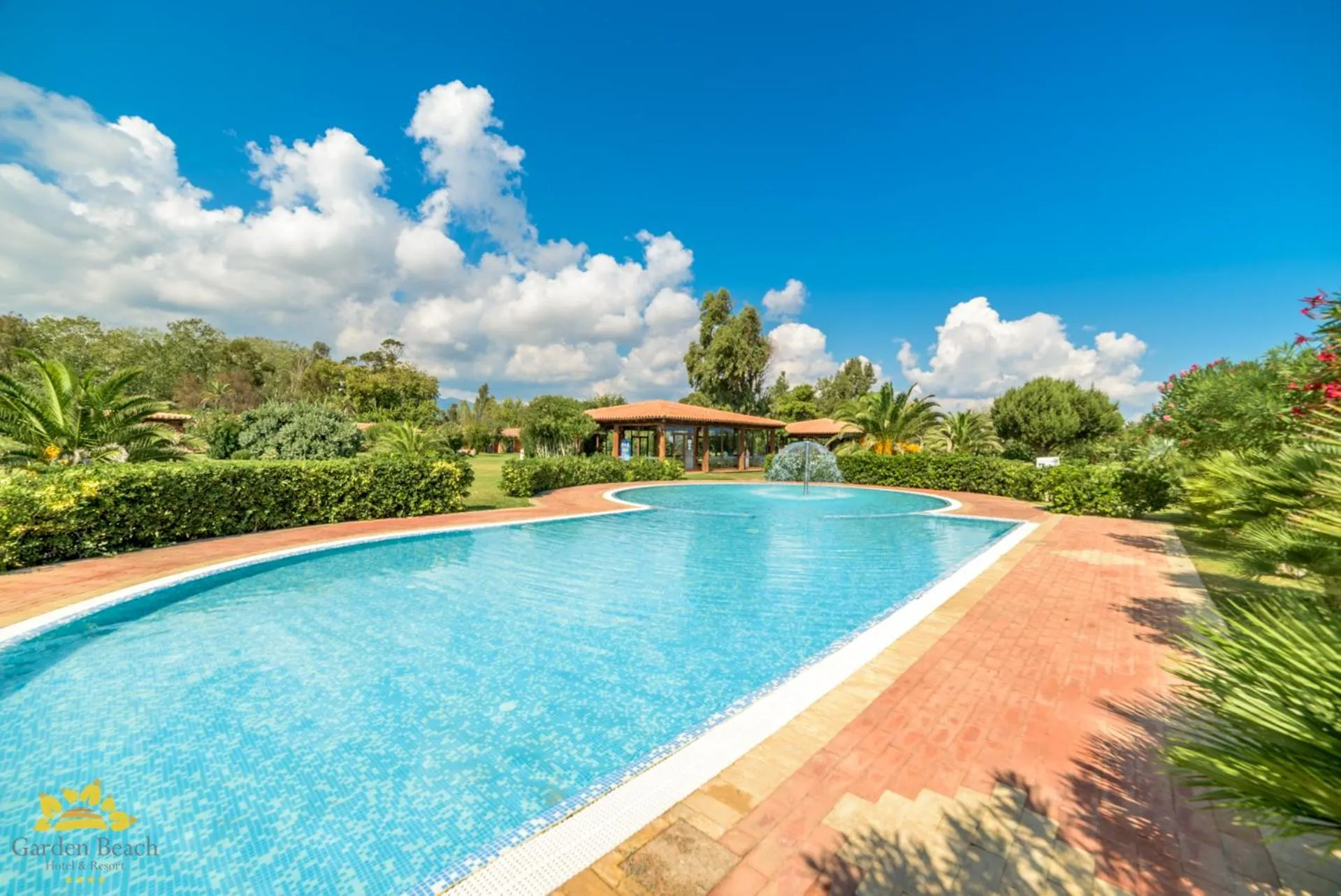 Swimming pool in Hotel Garden Beach