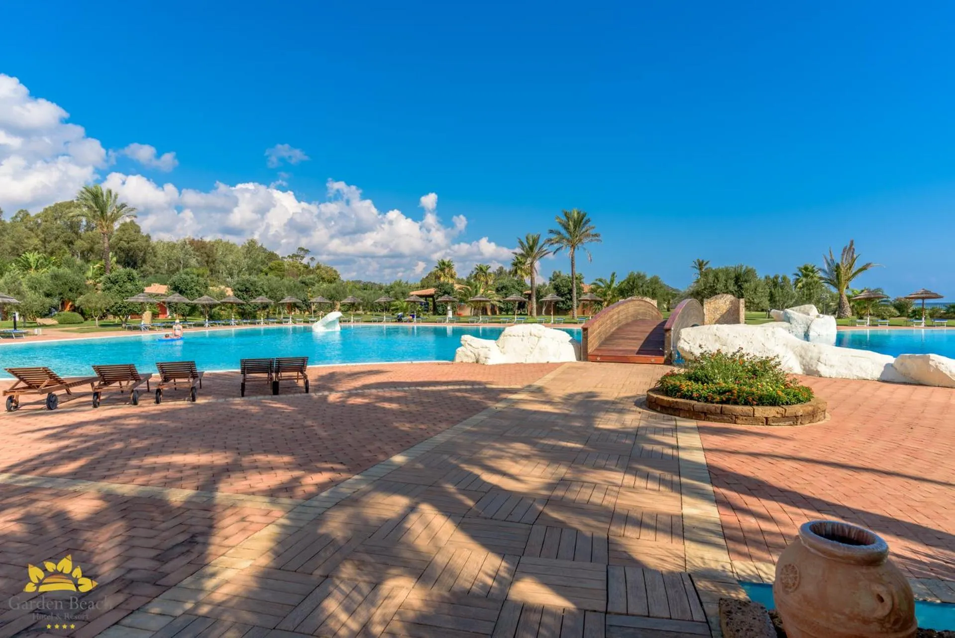 Swimming pool in Hotel Garden Beach