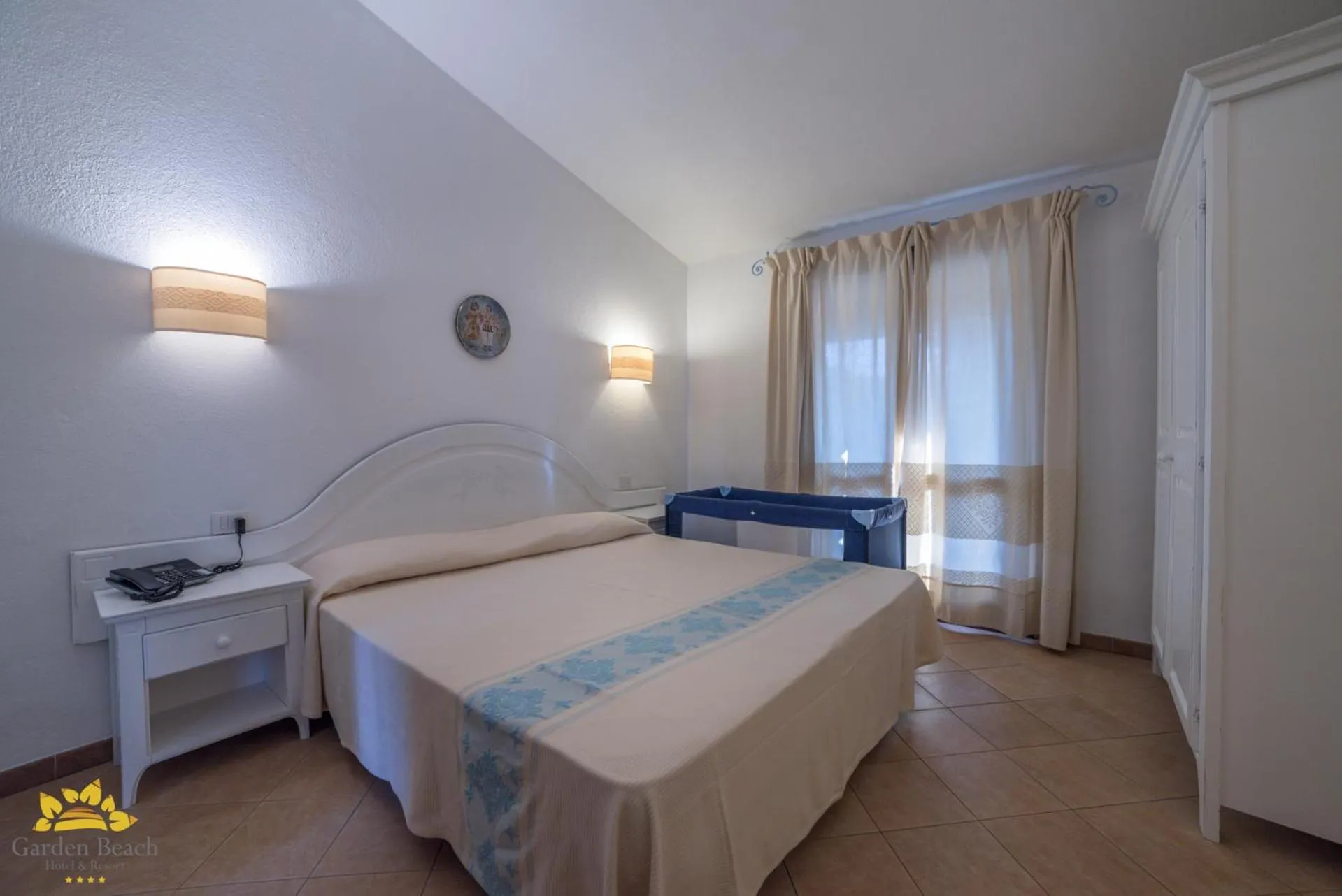 Bedroom, Bed in Hotel Garden Beach