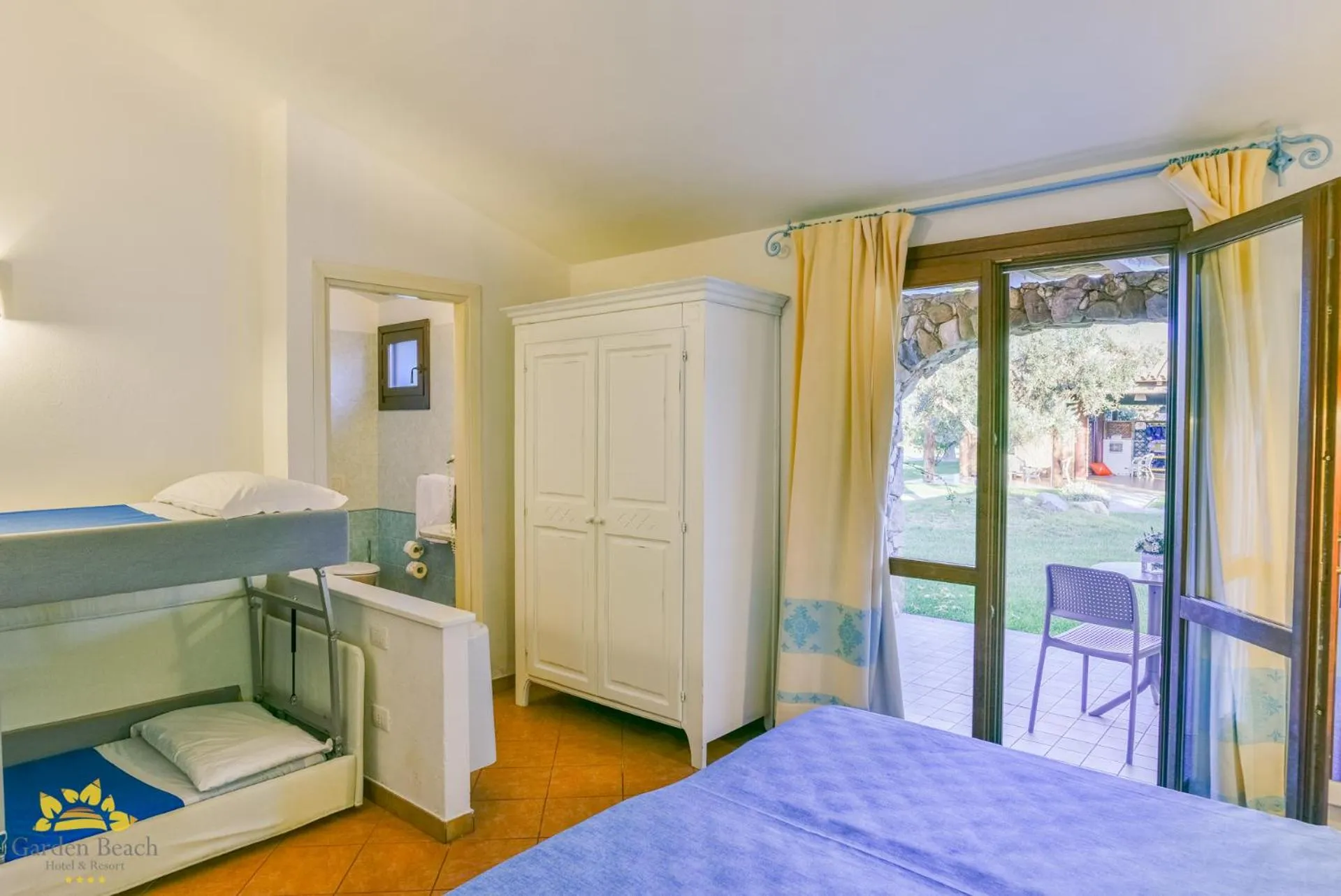 Bedroom, Bed in Hotel Garden Beach