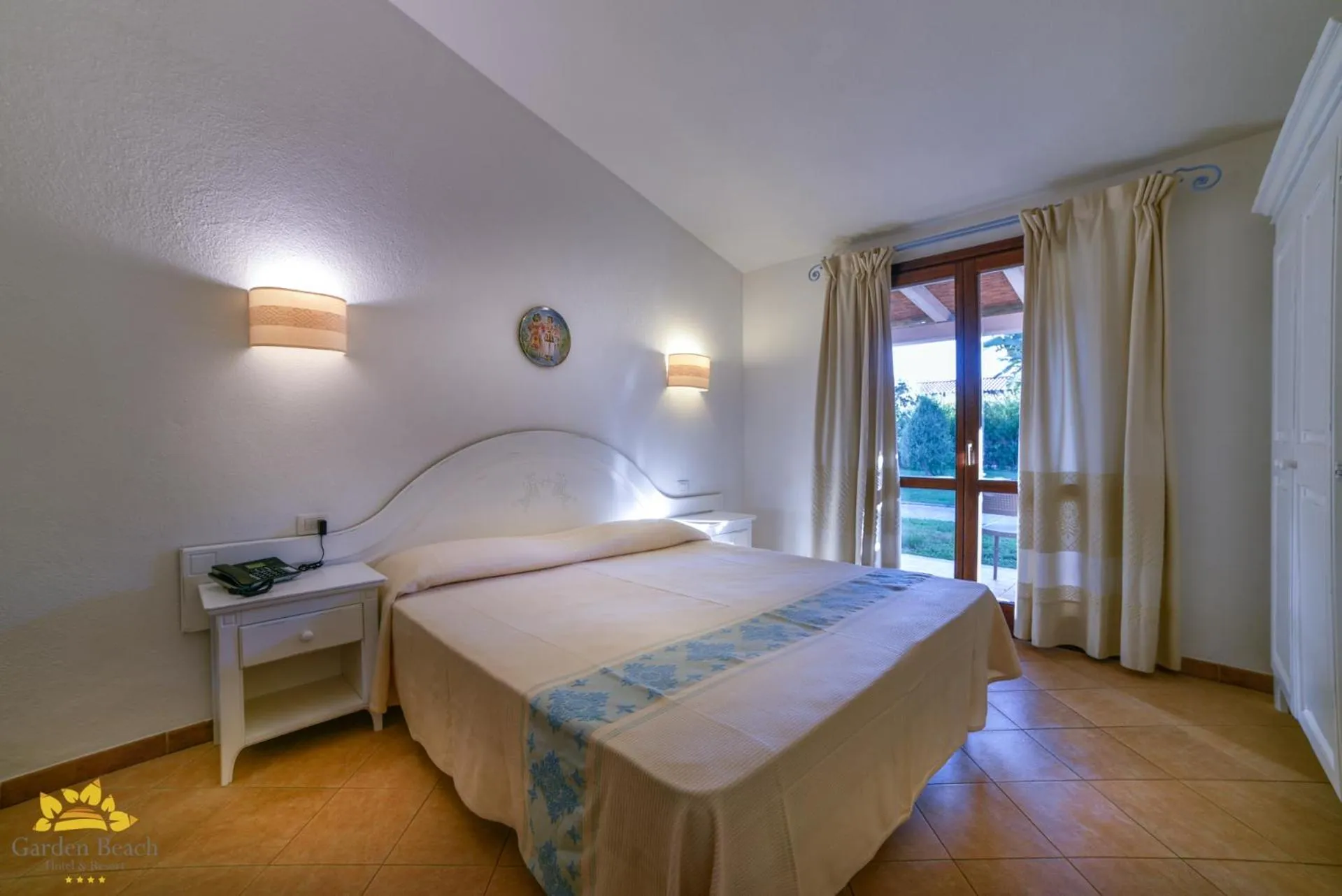 Bedroom, Bed in Hotel Garden Beach