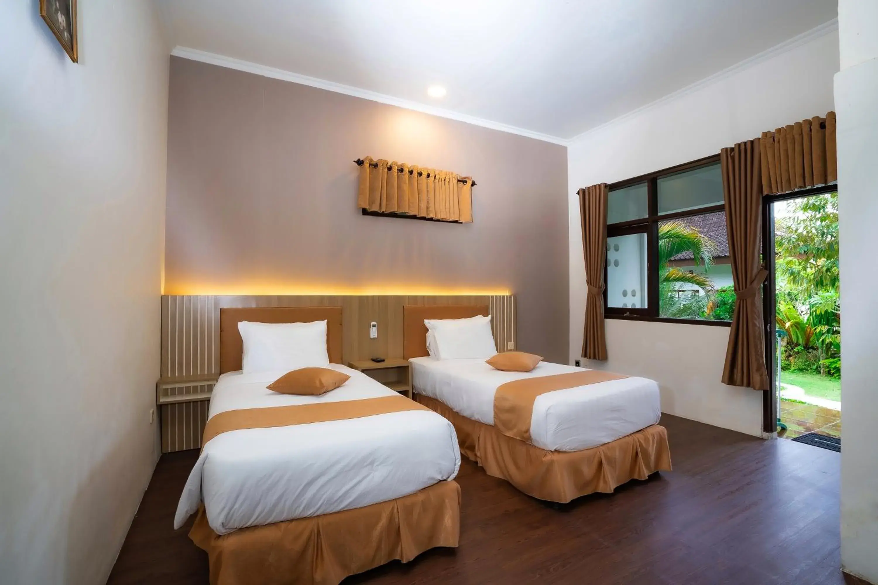 Superior Twin Room with Garden View in Nirvana Hotel Resort Tetebatu Superior Twin Room with Garden View in Nirvana Hotel Resort Tetebatu