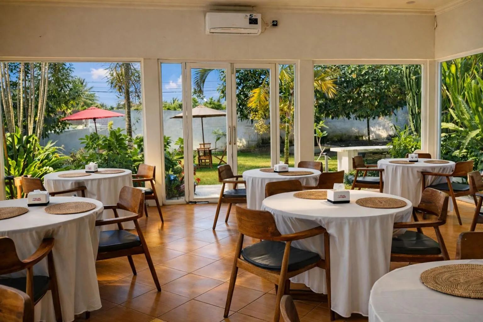 Restaurant/places to eat in Nirvana Hotel Resort Tetebatu