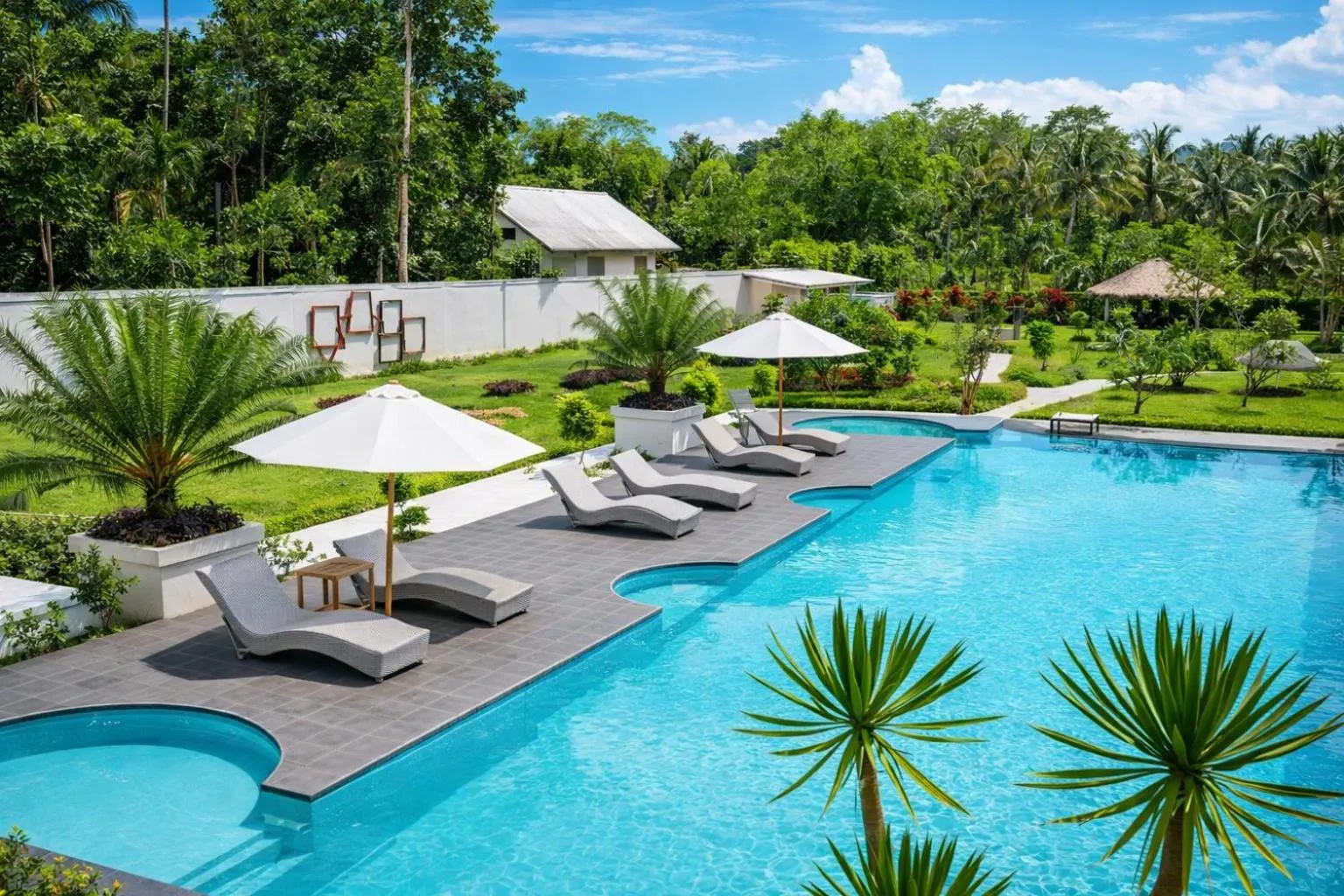 Swimming pool in Nirvana Hotel Resort Tetebatu