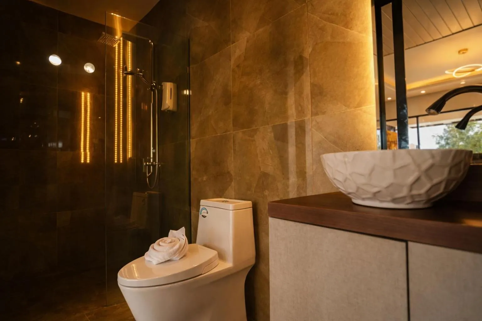 Bathroom in Nirvana Hotel Resort Tetebatu