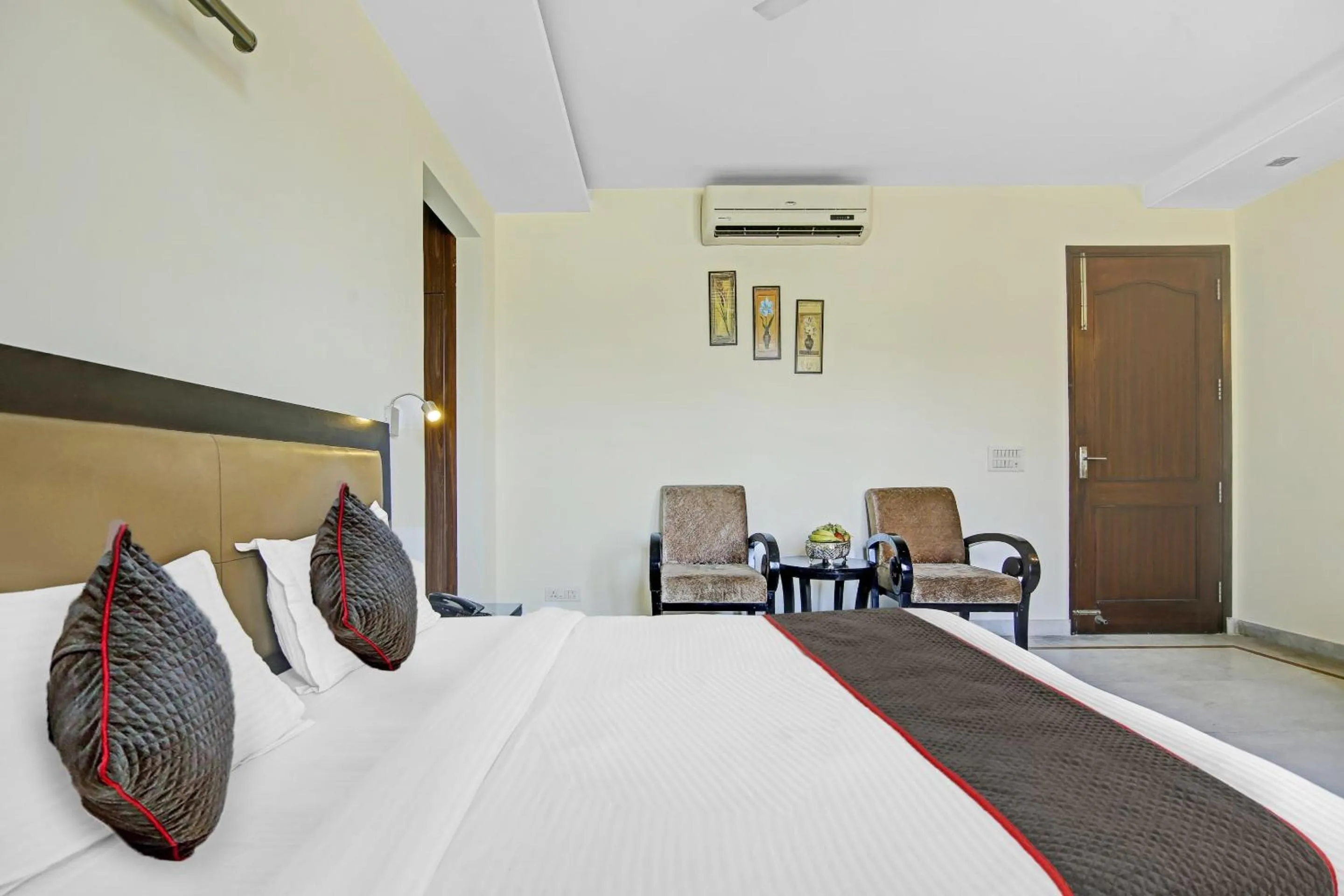 Bedroom in Collection O Imperial Oak Near Leisure Valley Park