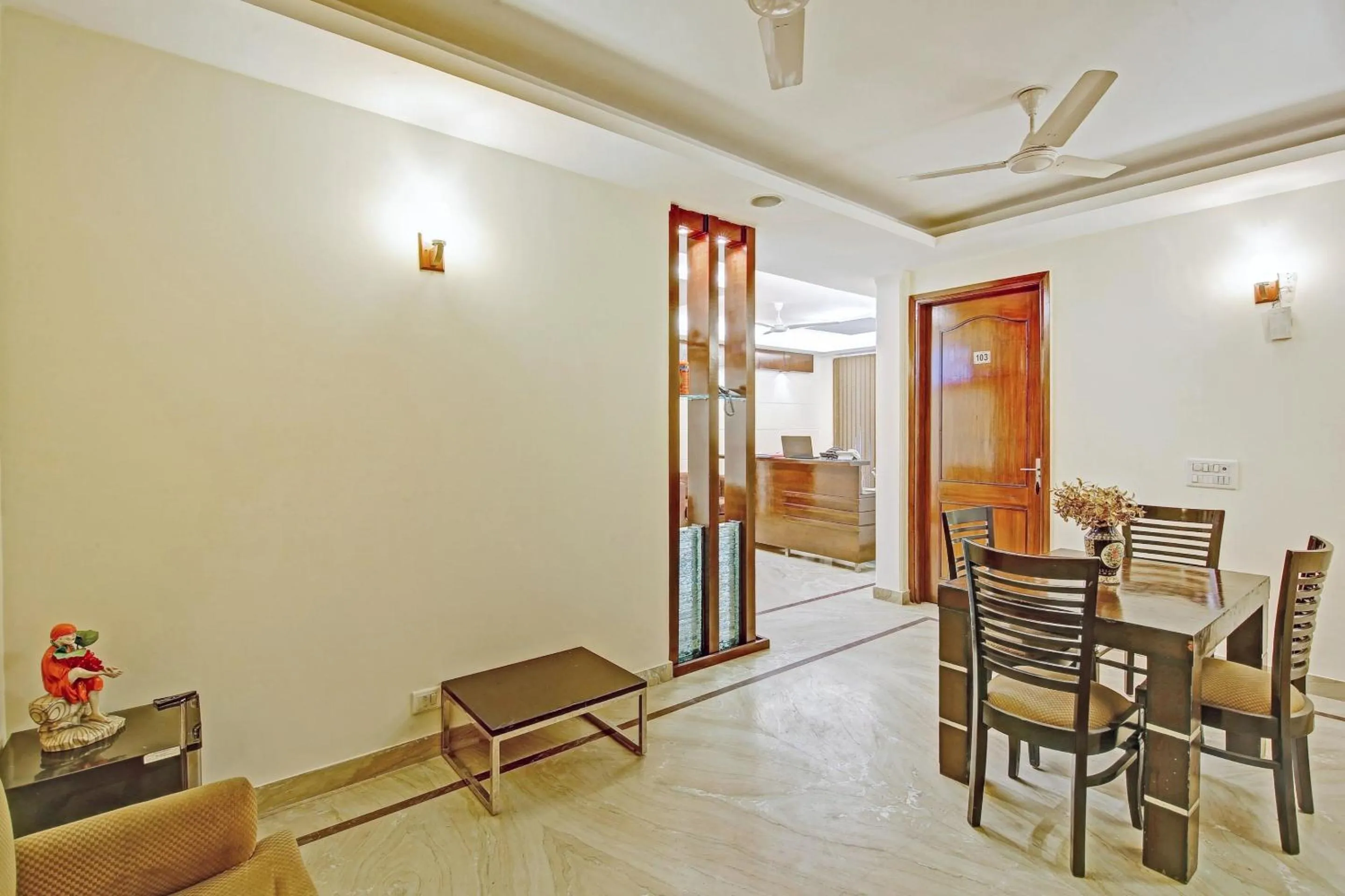 Lobby or reception in Collection O Imperial Oak Near Leisure Valley Park