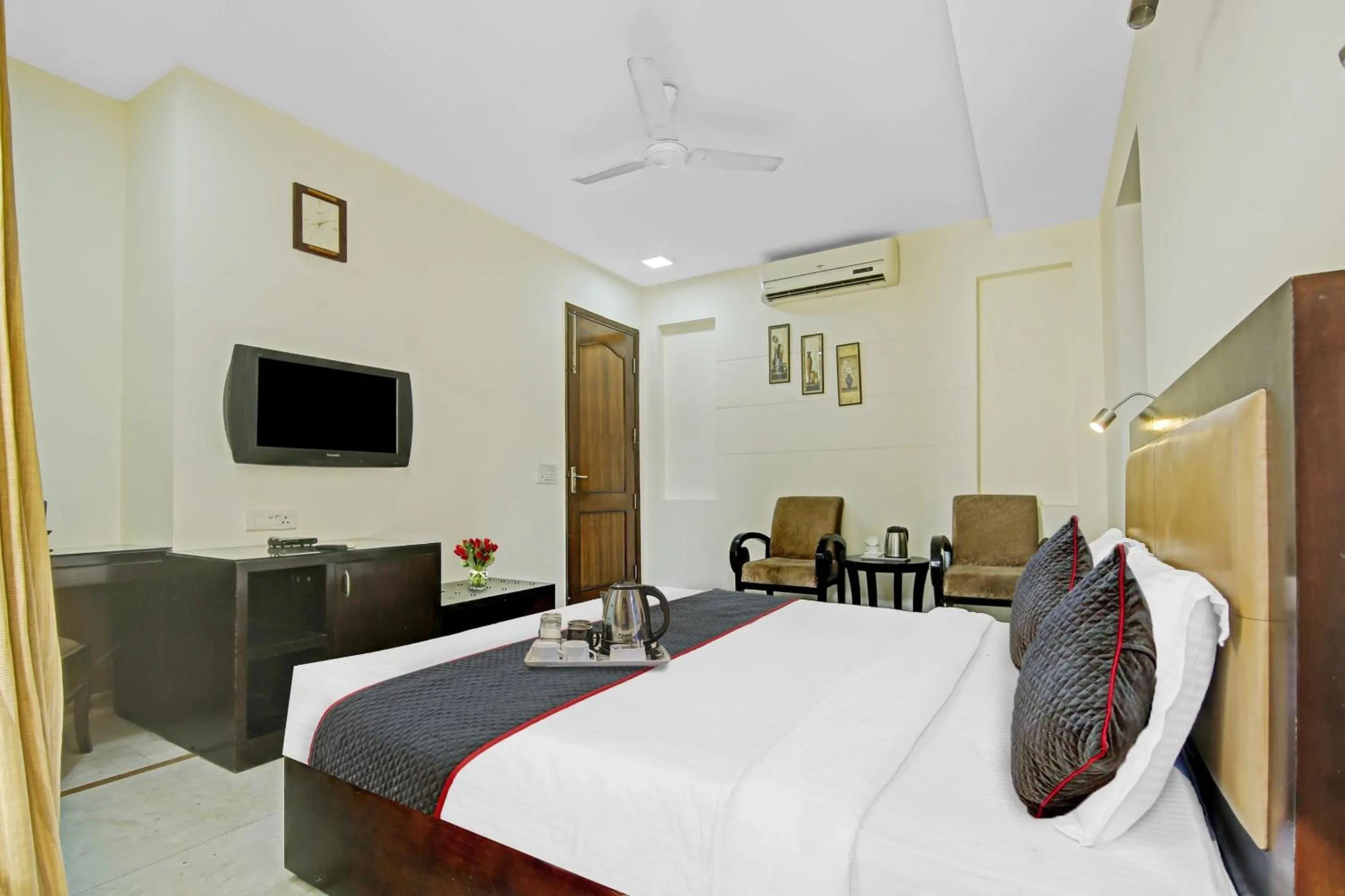 Bedroom in Collection O Imperial Oak Near Leisure Valley Park