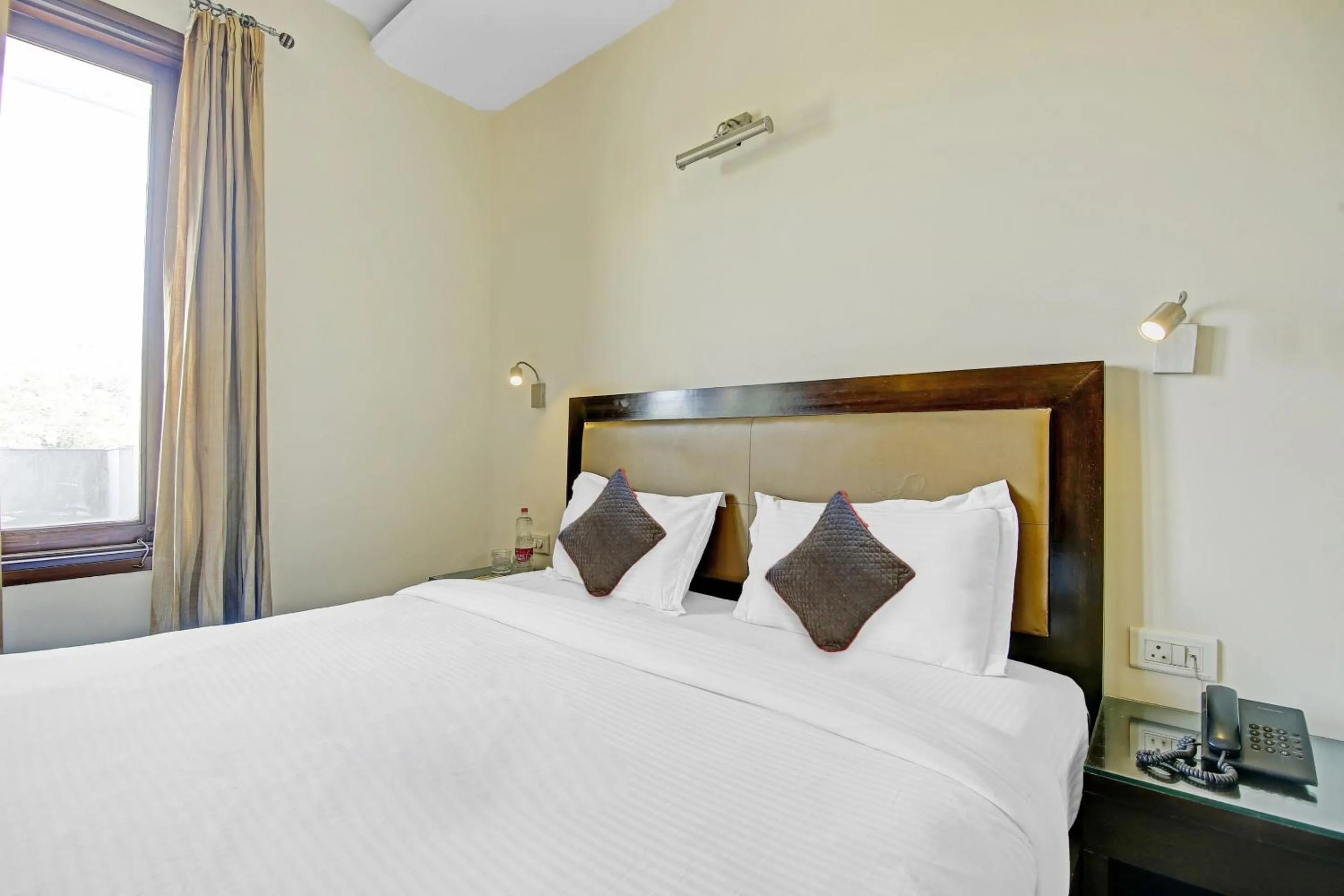 Bedroom in Collection O Imperial Oak Near Leisure Valley Park