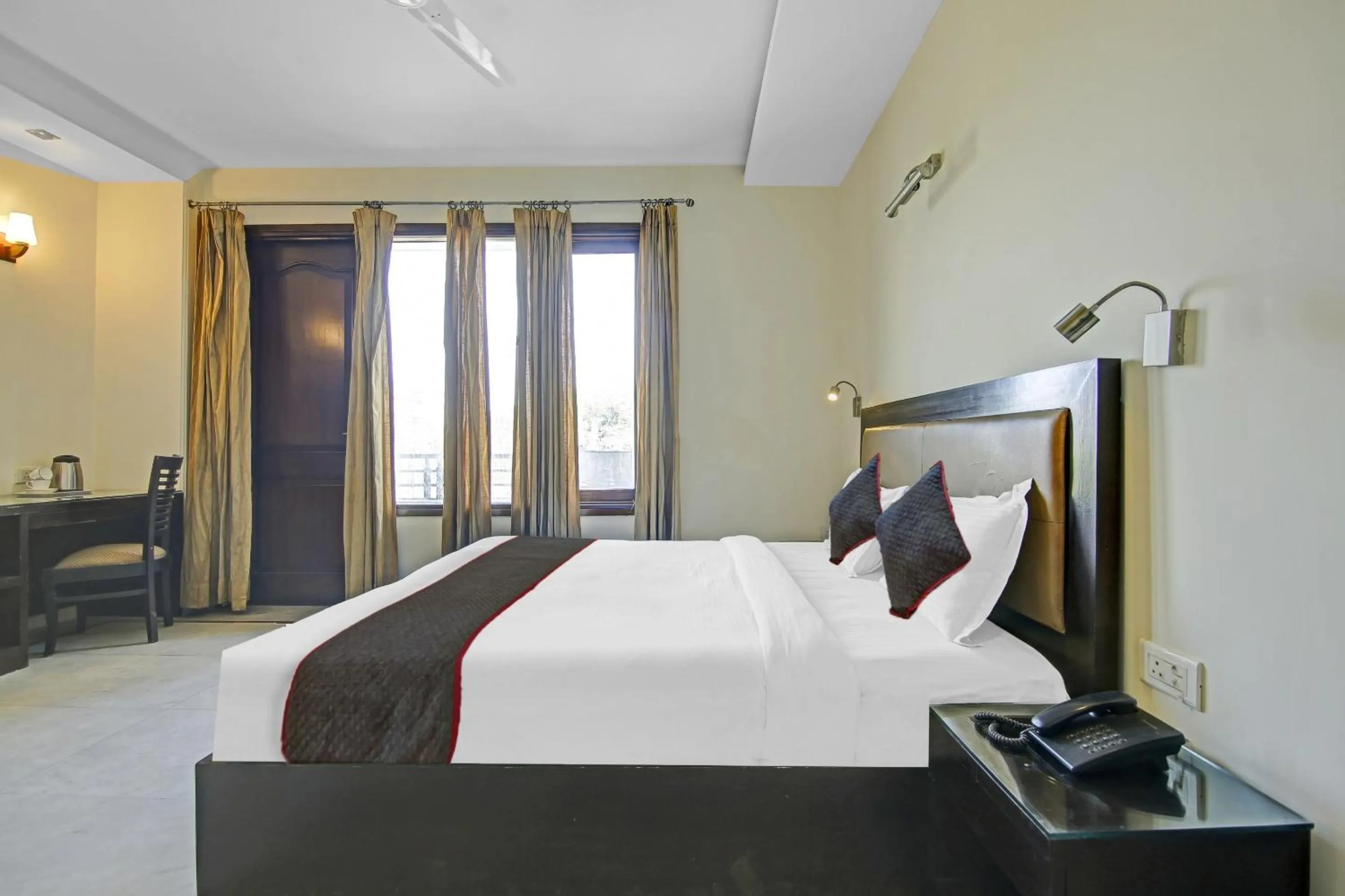 Bedroom in Collection O Imperial Oak Near Leisure Valley Park