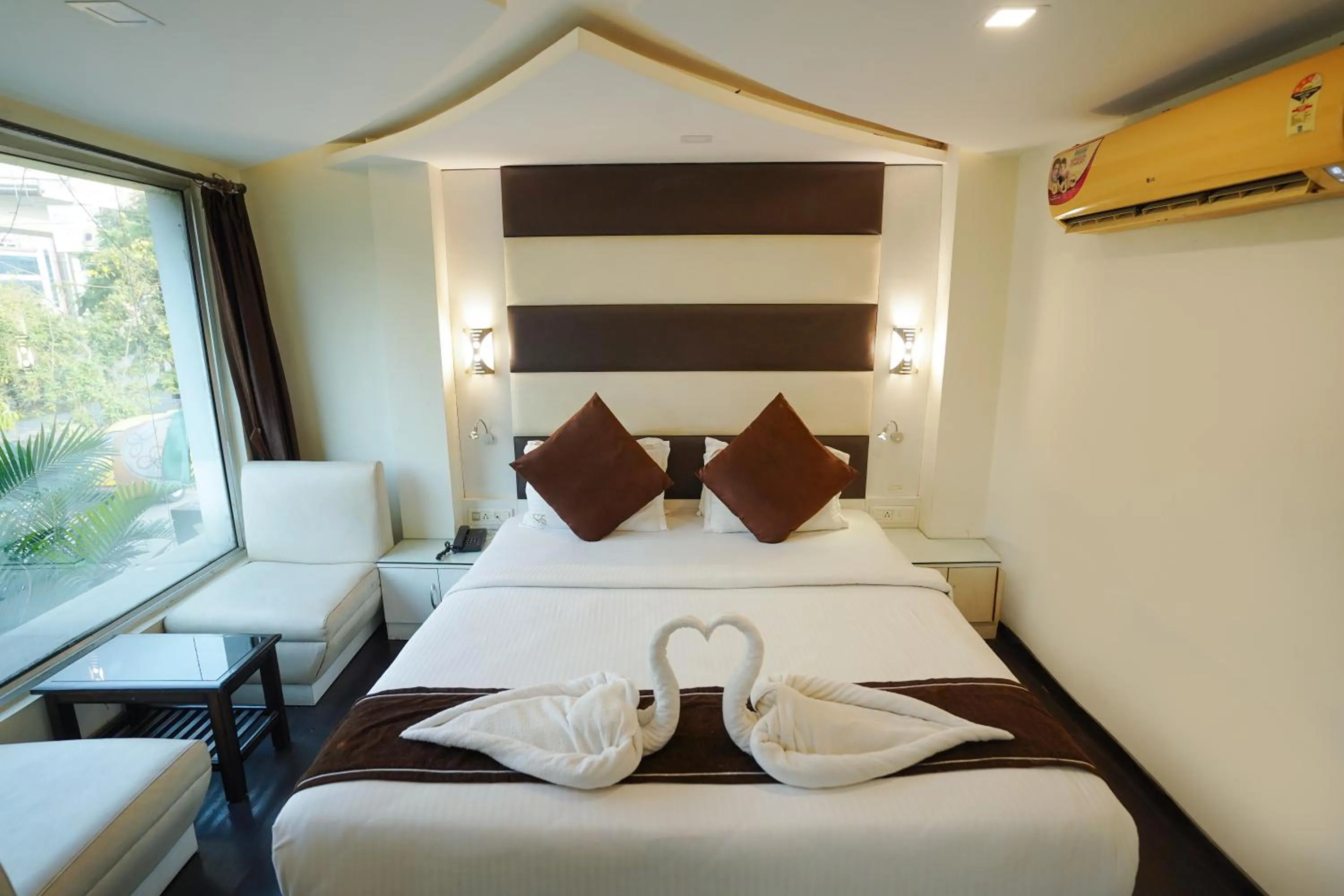 Bed in Sheldon Hotel