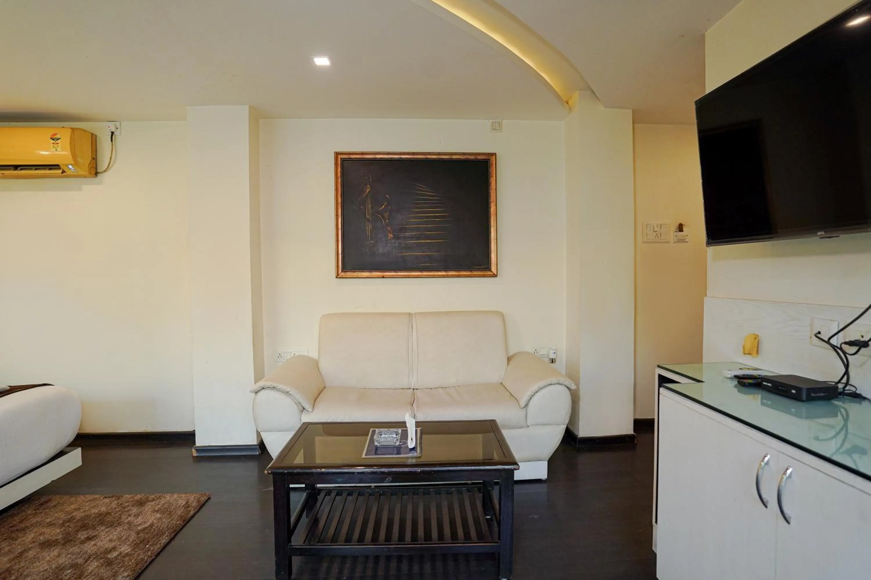 TV and multimedia in Sheldon Hotel