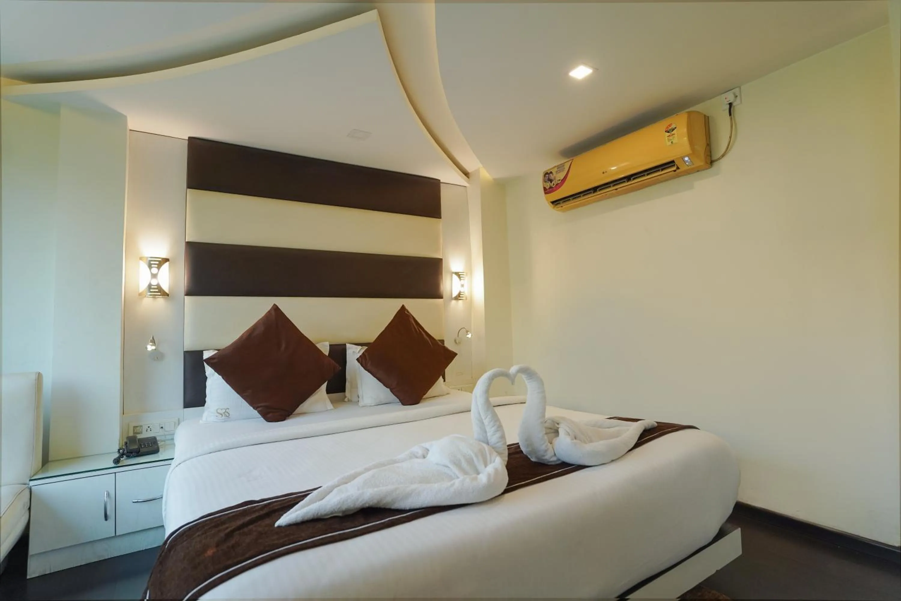 Bed in Sheldon Hotel