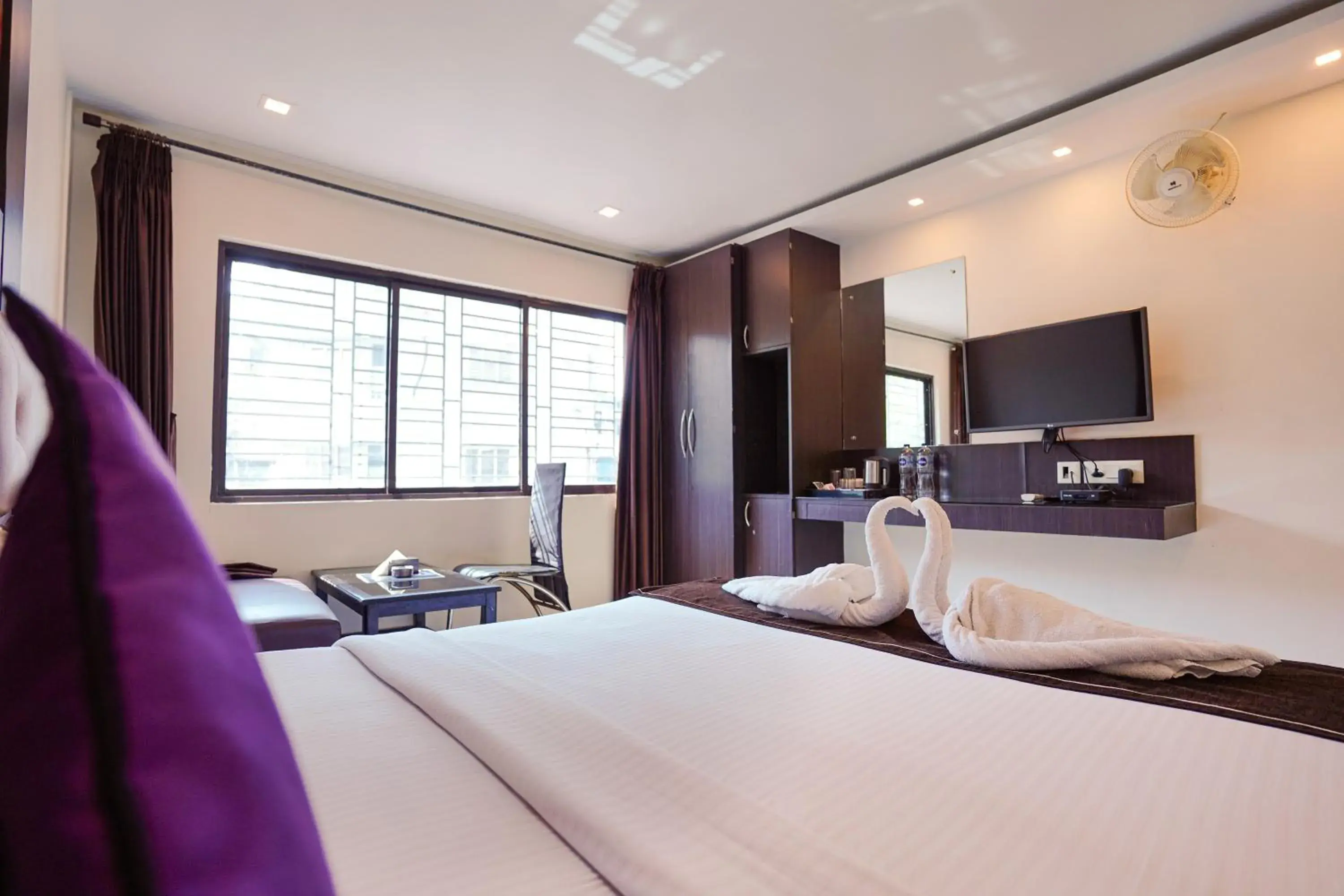 Bed in Sheldon Hotel Bed in Sheldon Hotel