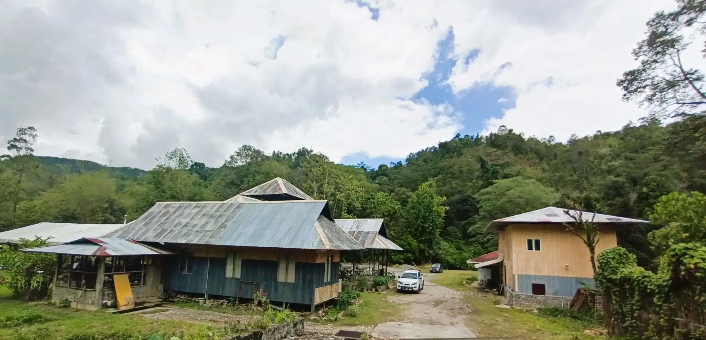 Facade/entrance in Hotel O Flinstone Lodge Facade/entrance in Hotel O Flinstone Lodge