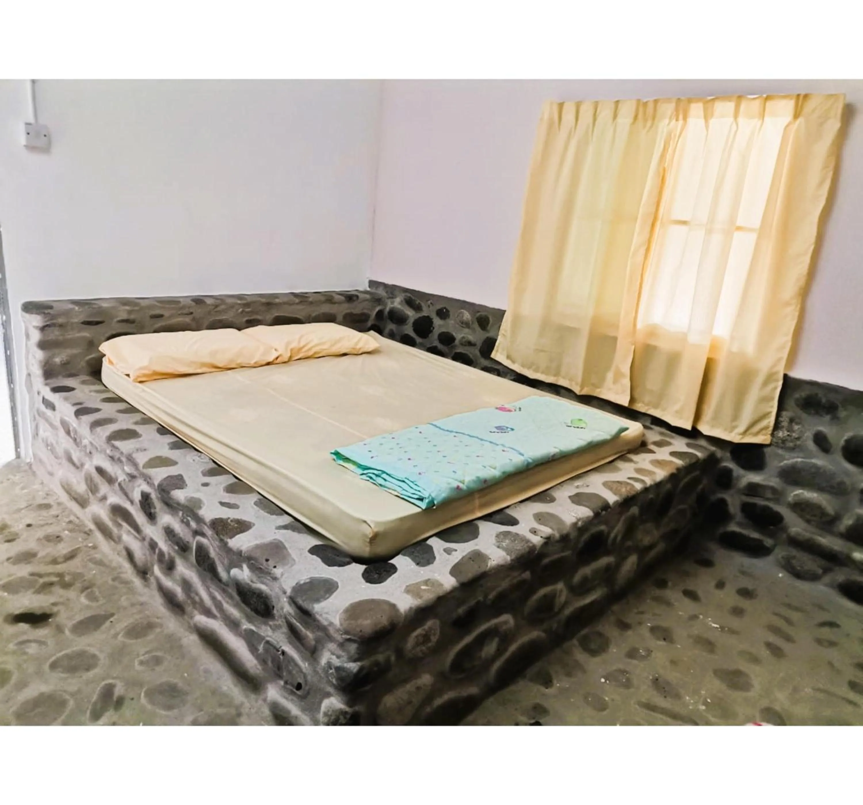 Bedroom, Bed in Hotel O Flinstone Lodge