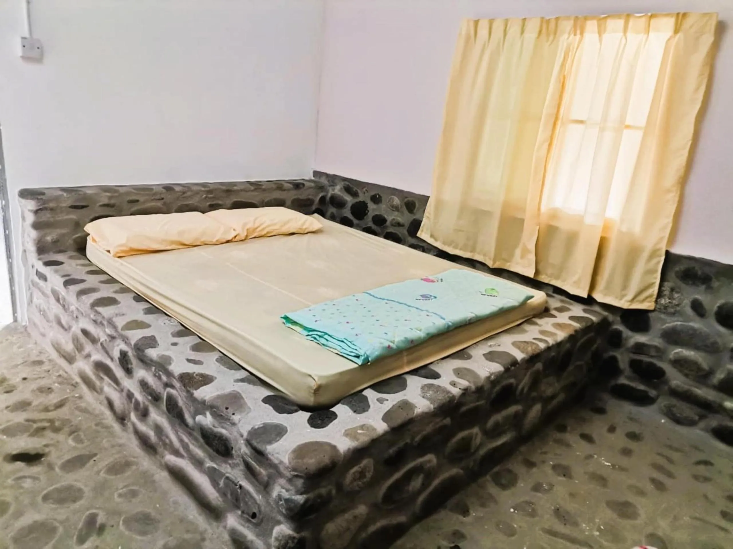 Bedroom in Hotel O Flinstone Lodge