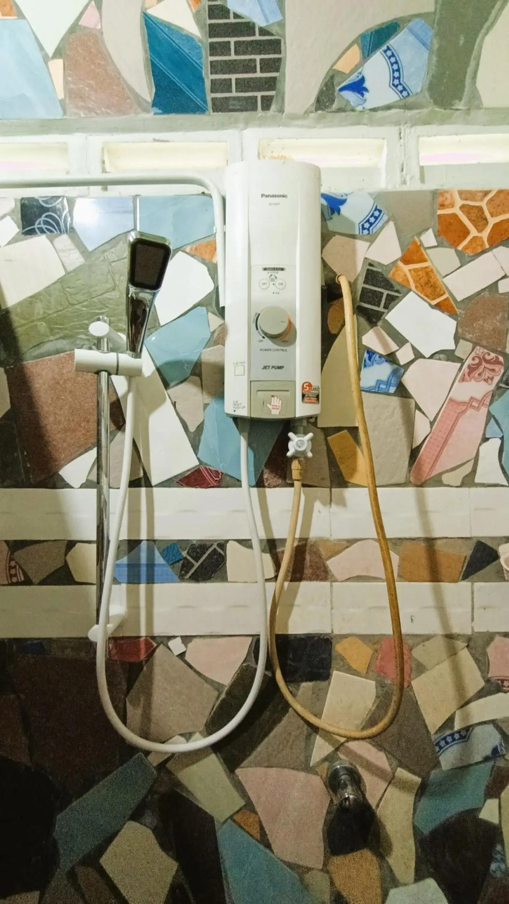 Bathroom in Hotel O Flinstone Lodge Bathroom in Hotel O Flinstone Lodge