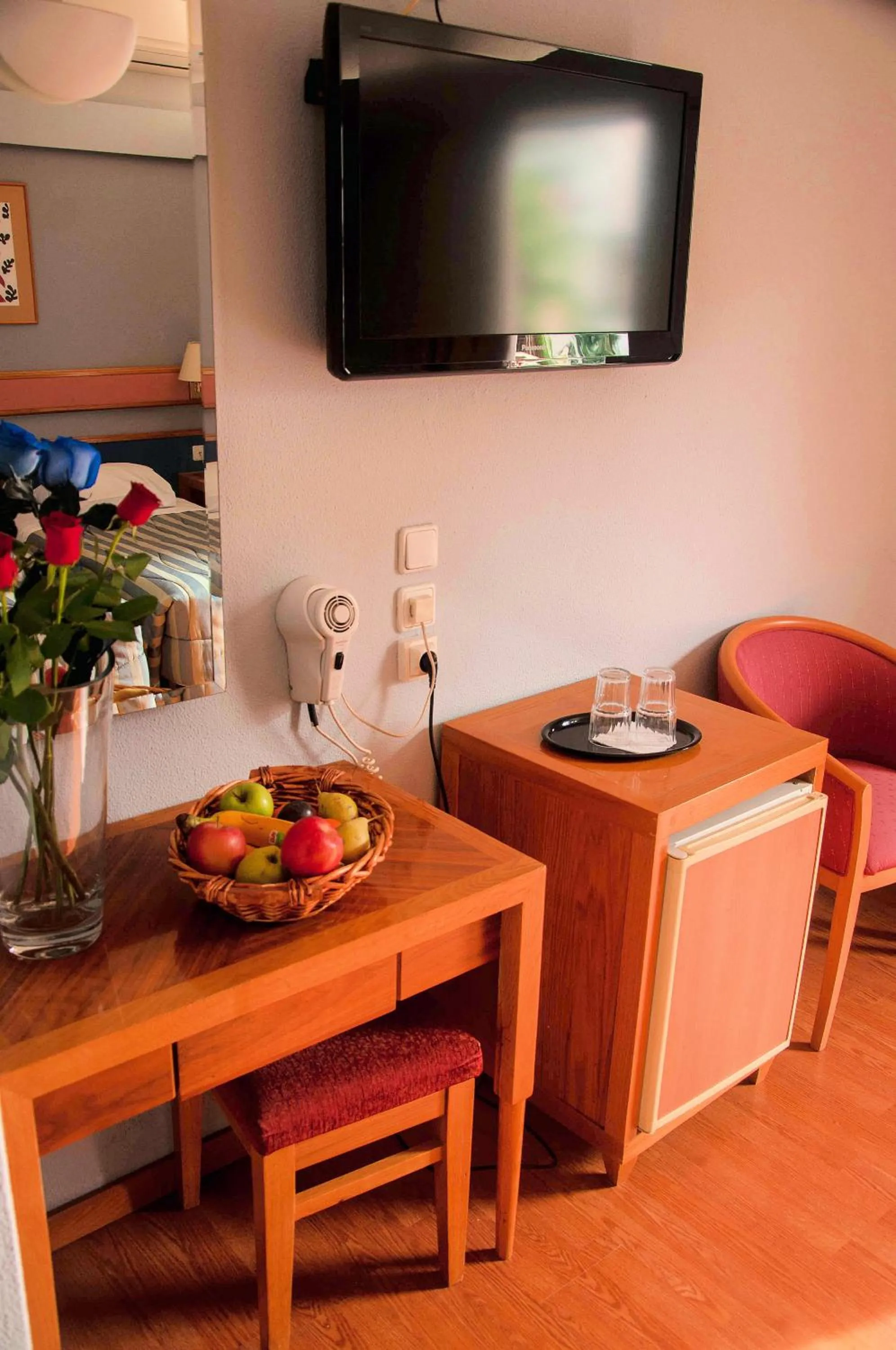 TV and multimedia in Hotel Samaras