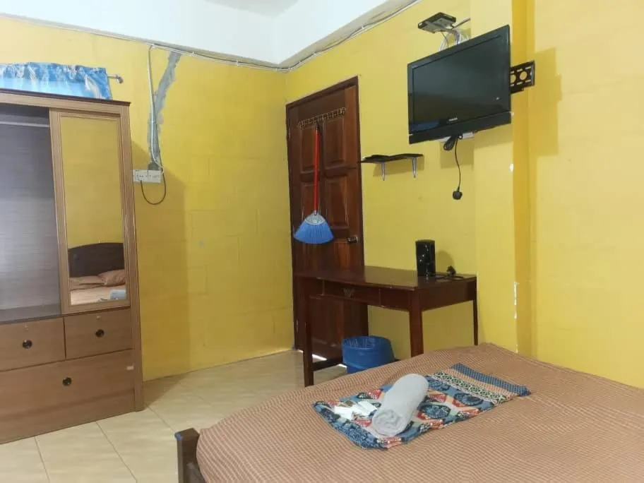 Bed in KAMILA MOTEL TELUK SENANGIN