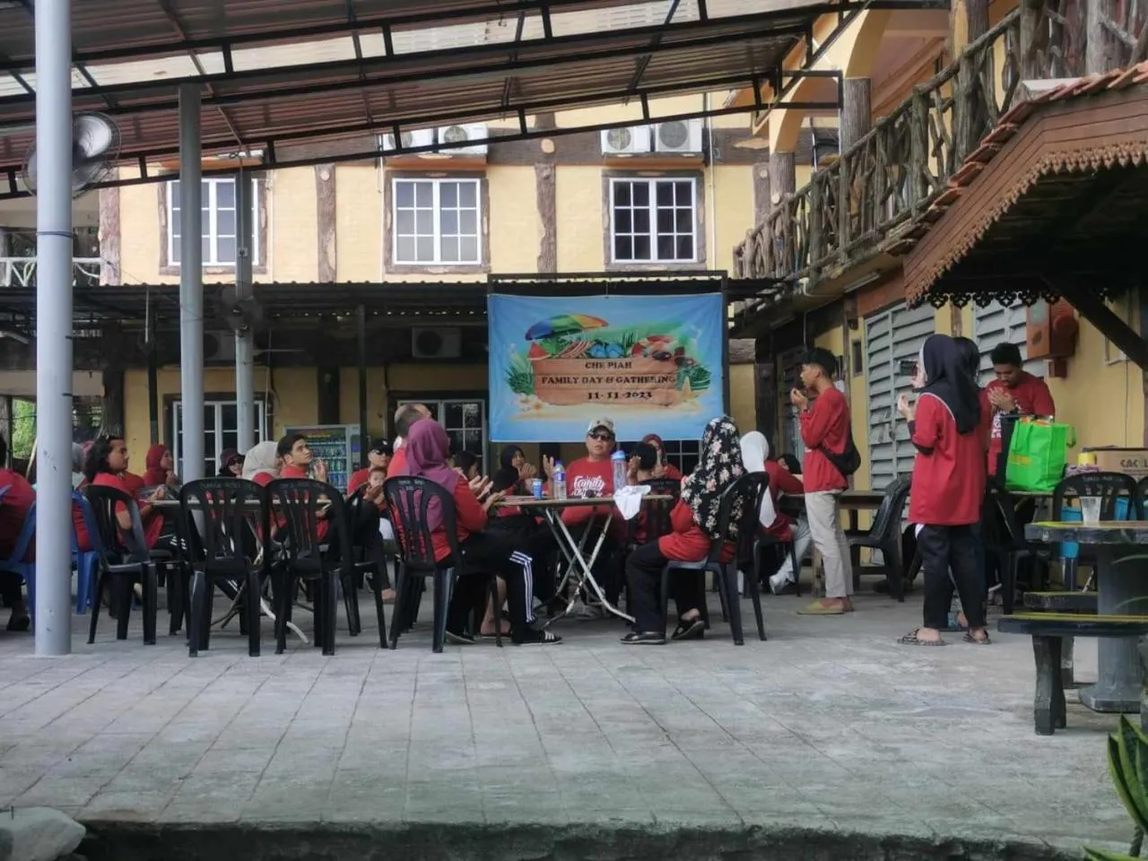 Food and drinks in KAMILA MOTEL TELUK SENANGIN