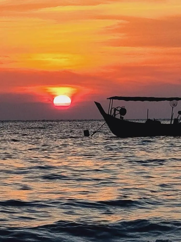 KAMILA MOTEL TELUK SENANGIN