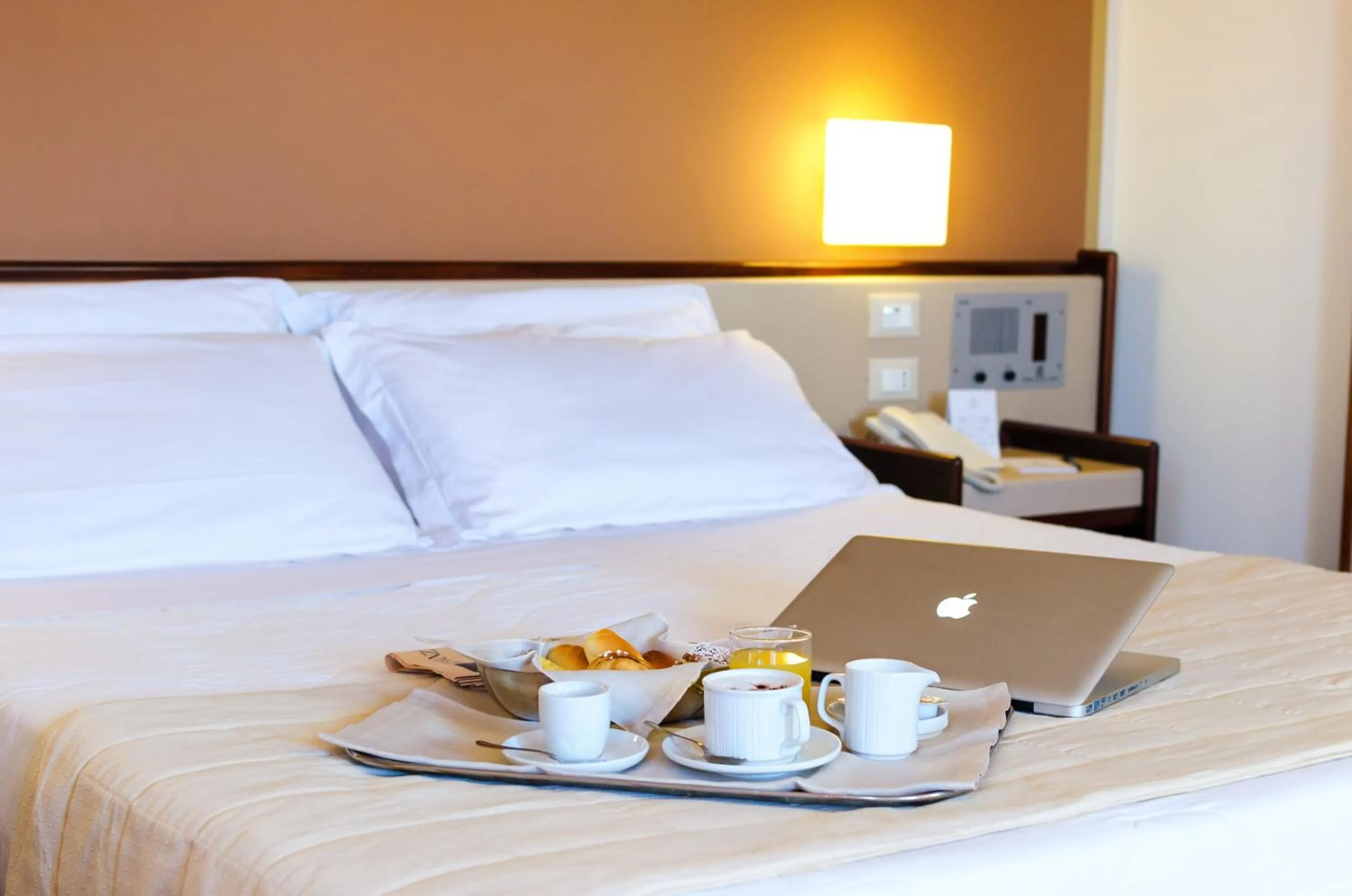 Bedroom, Bed in Astoria Palace Hotel