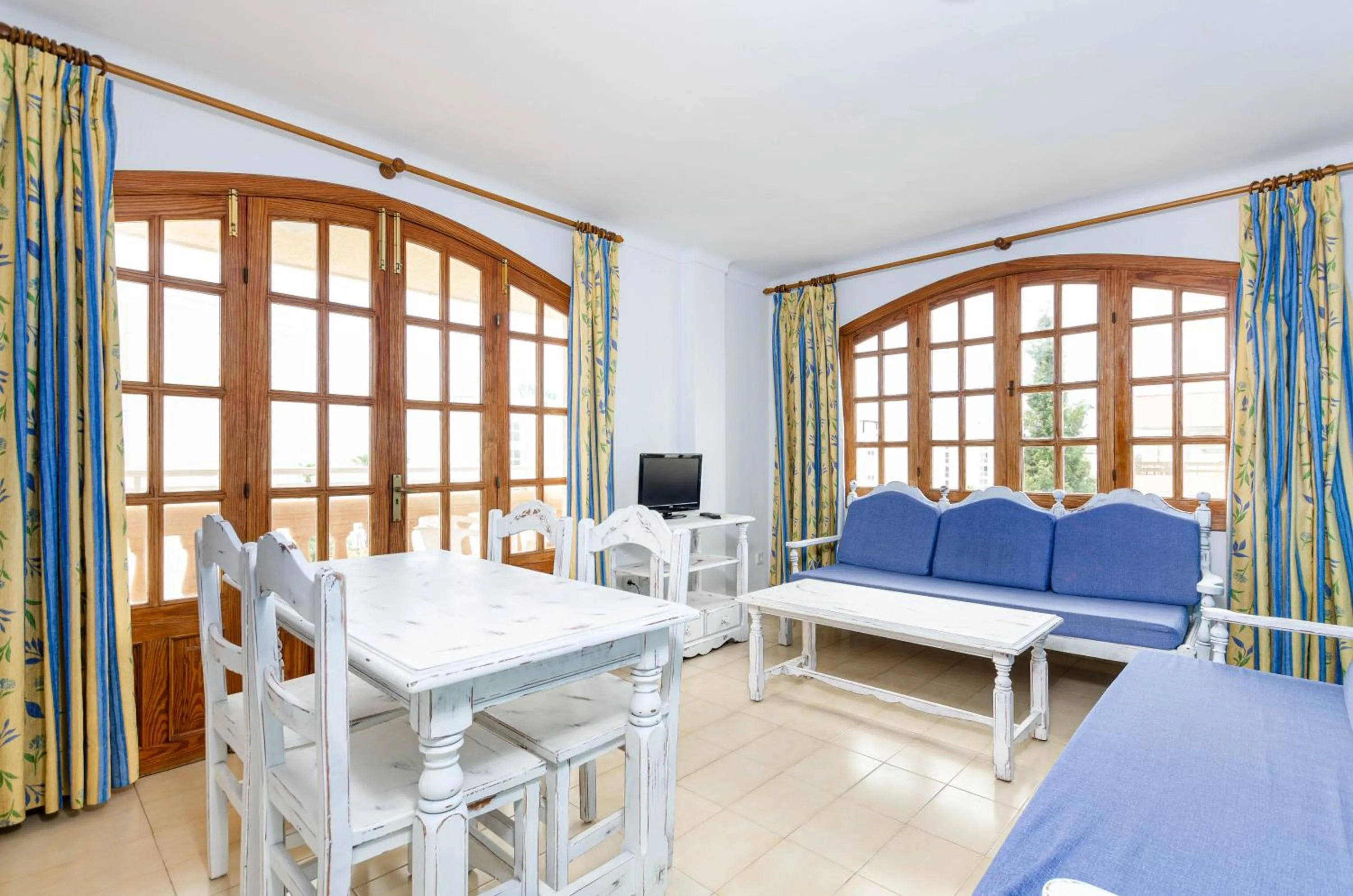 Living room in Sol y Mar Apartments