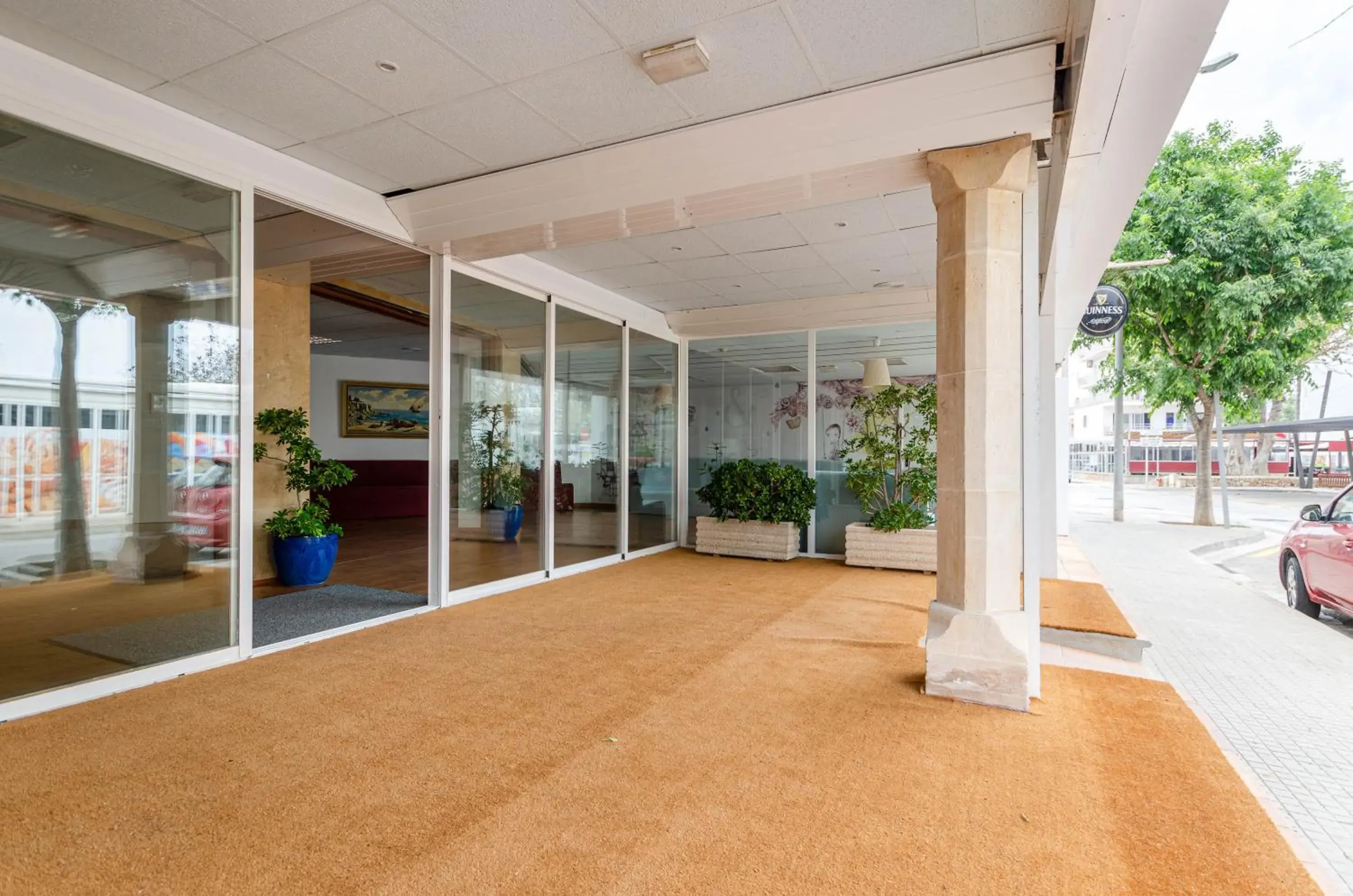 Facade/entrance in Sol y Mar Apartments Facade/entrance in Sol y Mar Apartments