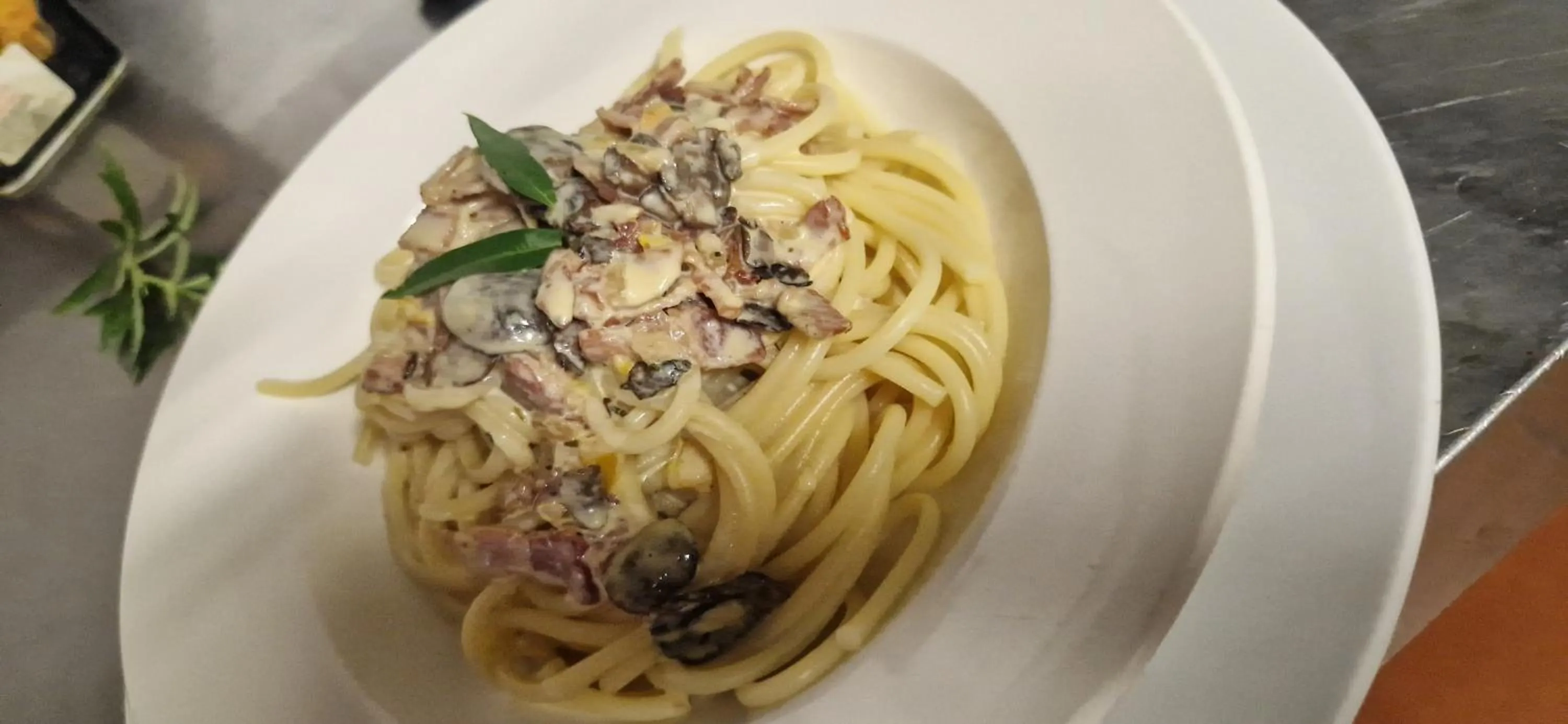 Restaurant/places to eat in Tamboti Bush Lodge