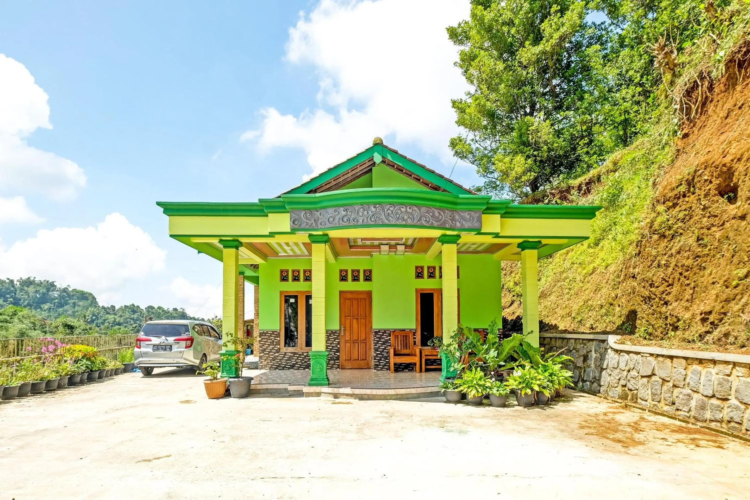 Facade/entrance in OYO Homes 91095 Desa Wisata Conto