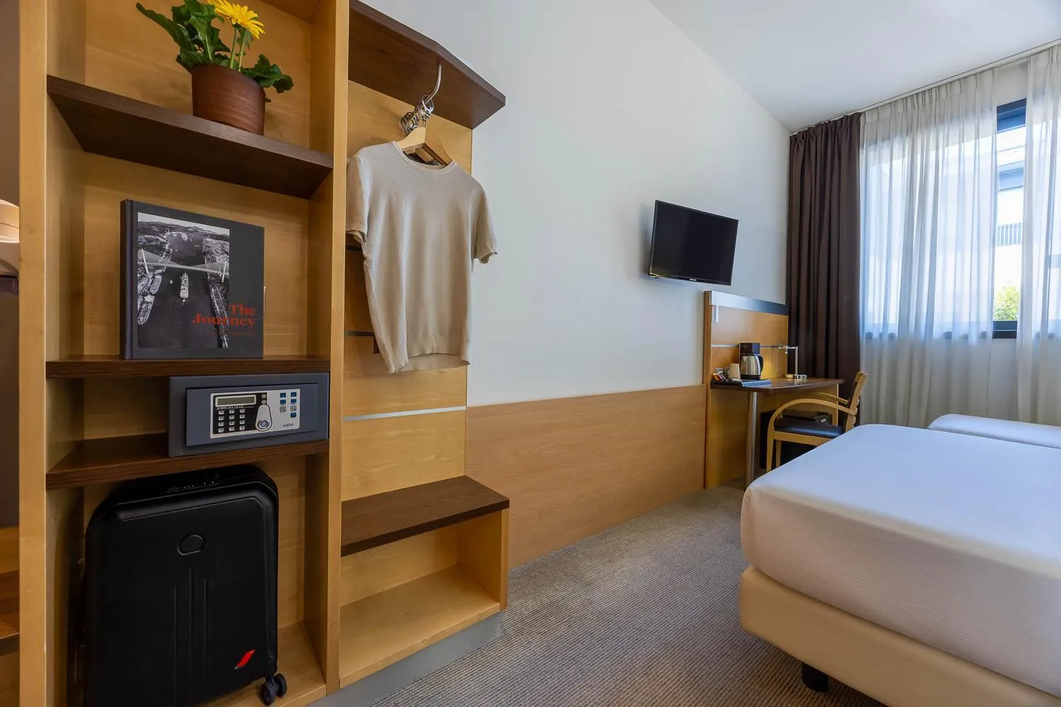 Bed in iH Hotels Milano Gioia