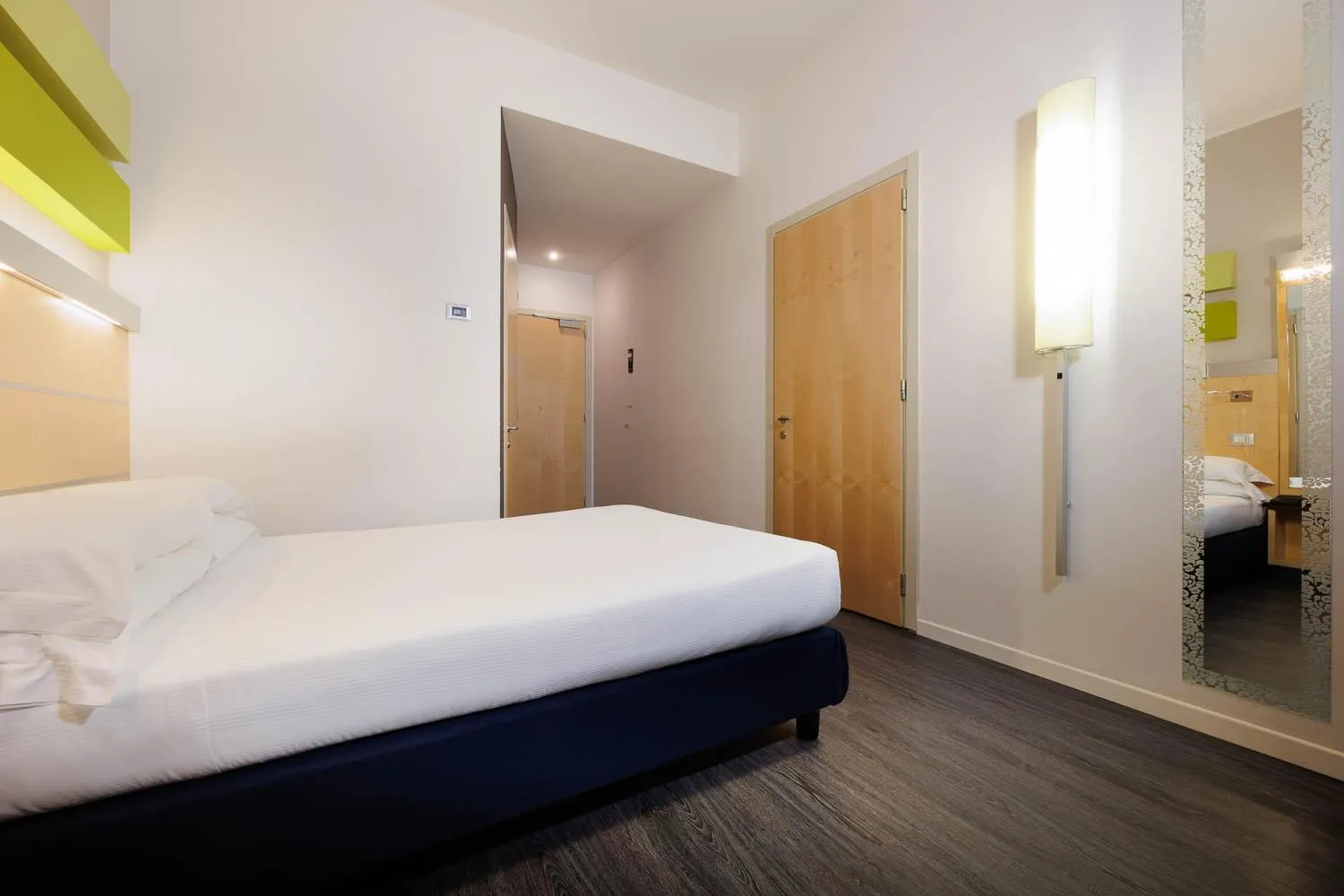 Bed in iH Hotels Milano Gioia