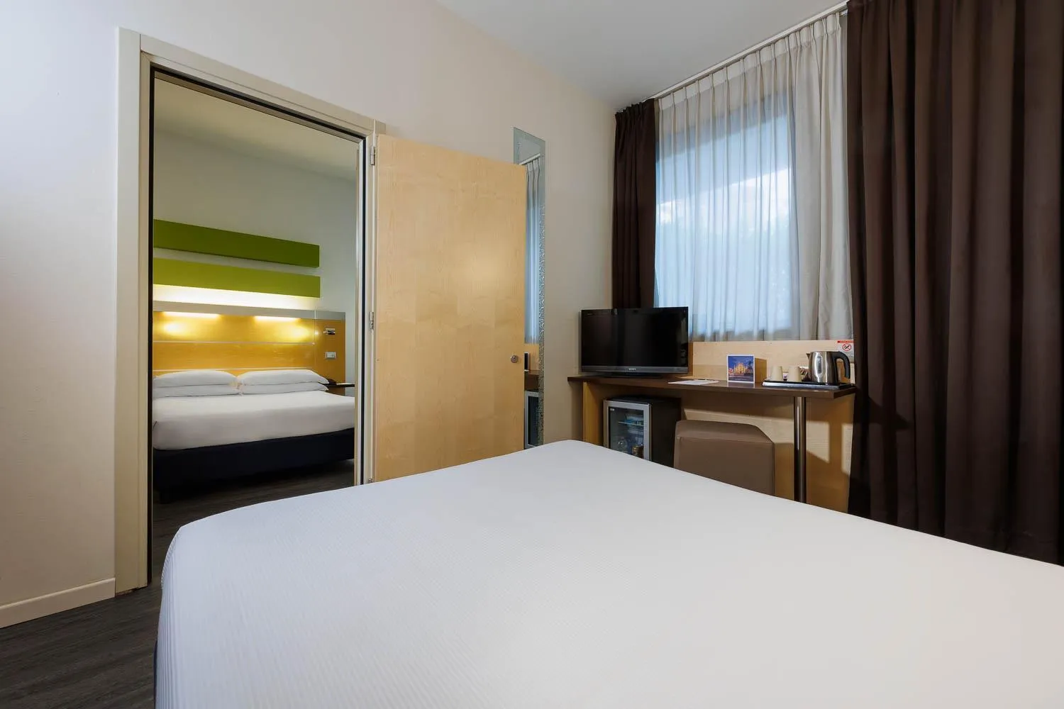 Bed in iH Hotels Milano Gioia