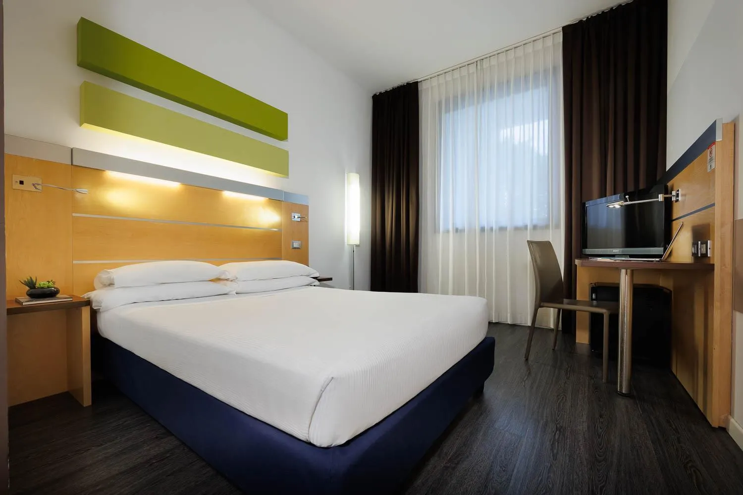 Bed in iH Hotels Milano Gioia
