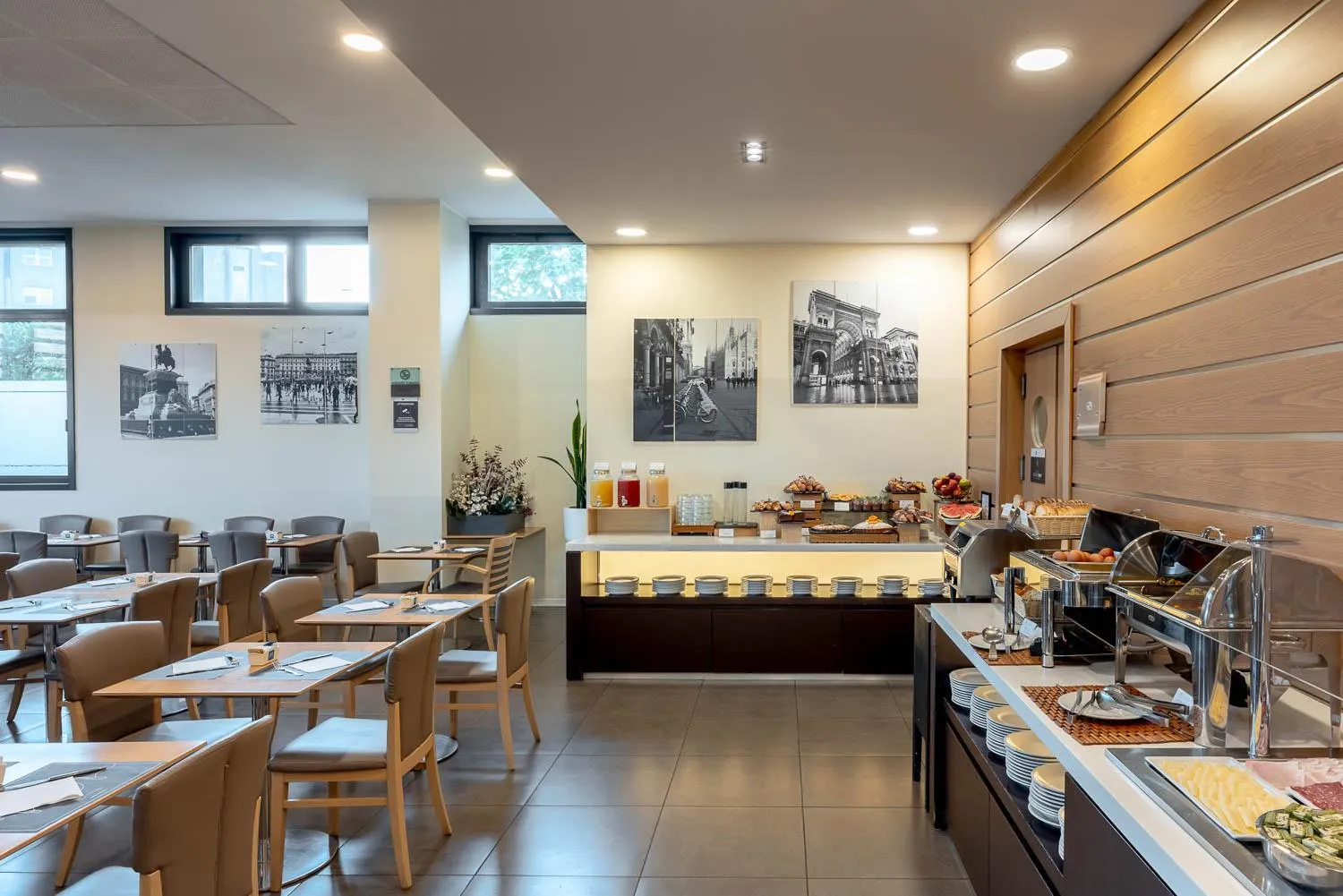 Breakfast in iH Hotels Milano Gioia