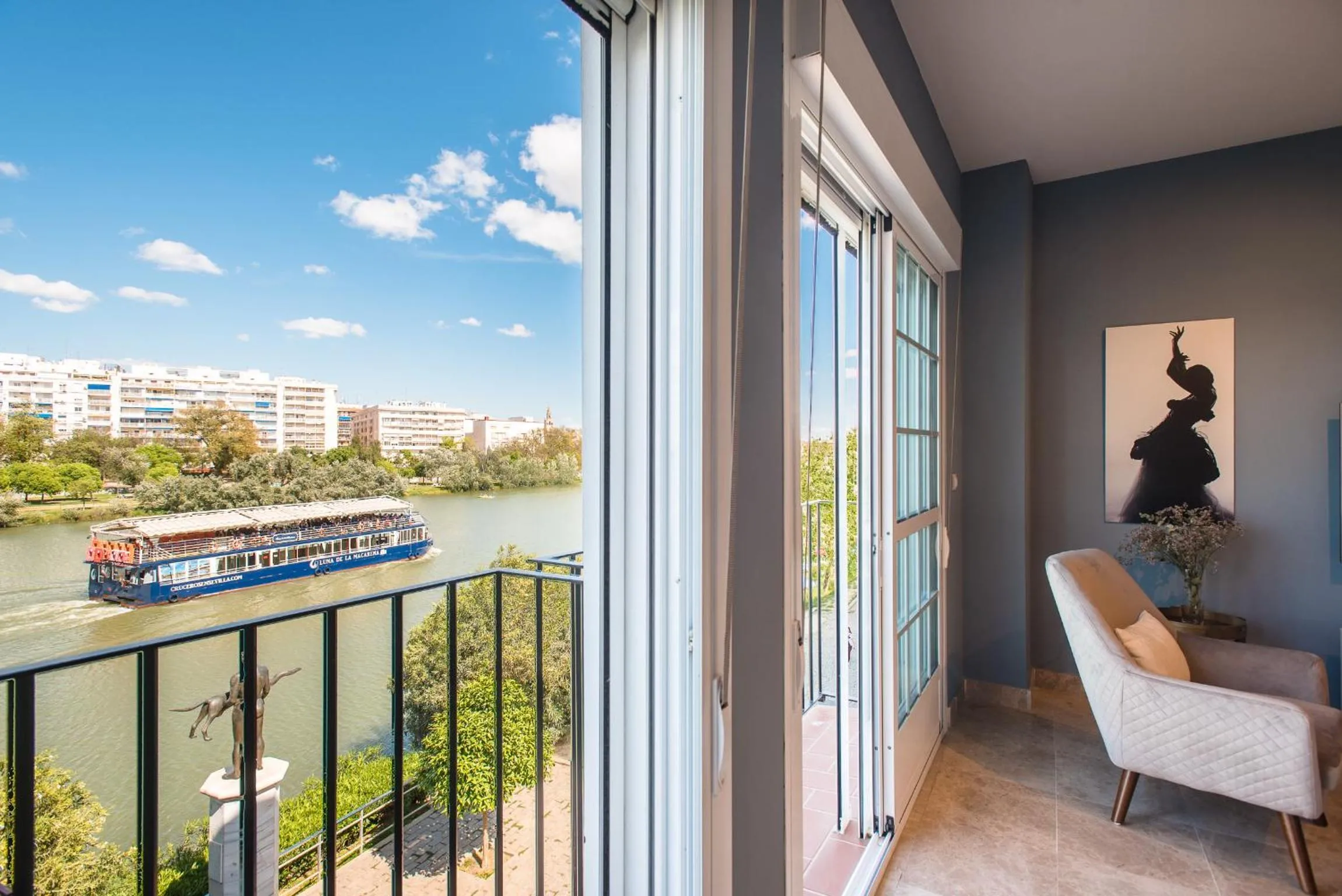 Magno Apartments Paseo de la O - Private Parking included